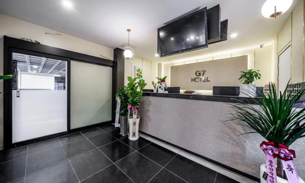 Lobby or reception in G7 Hotel