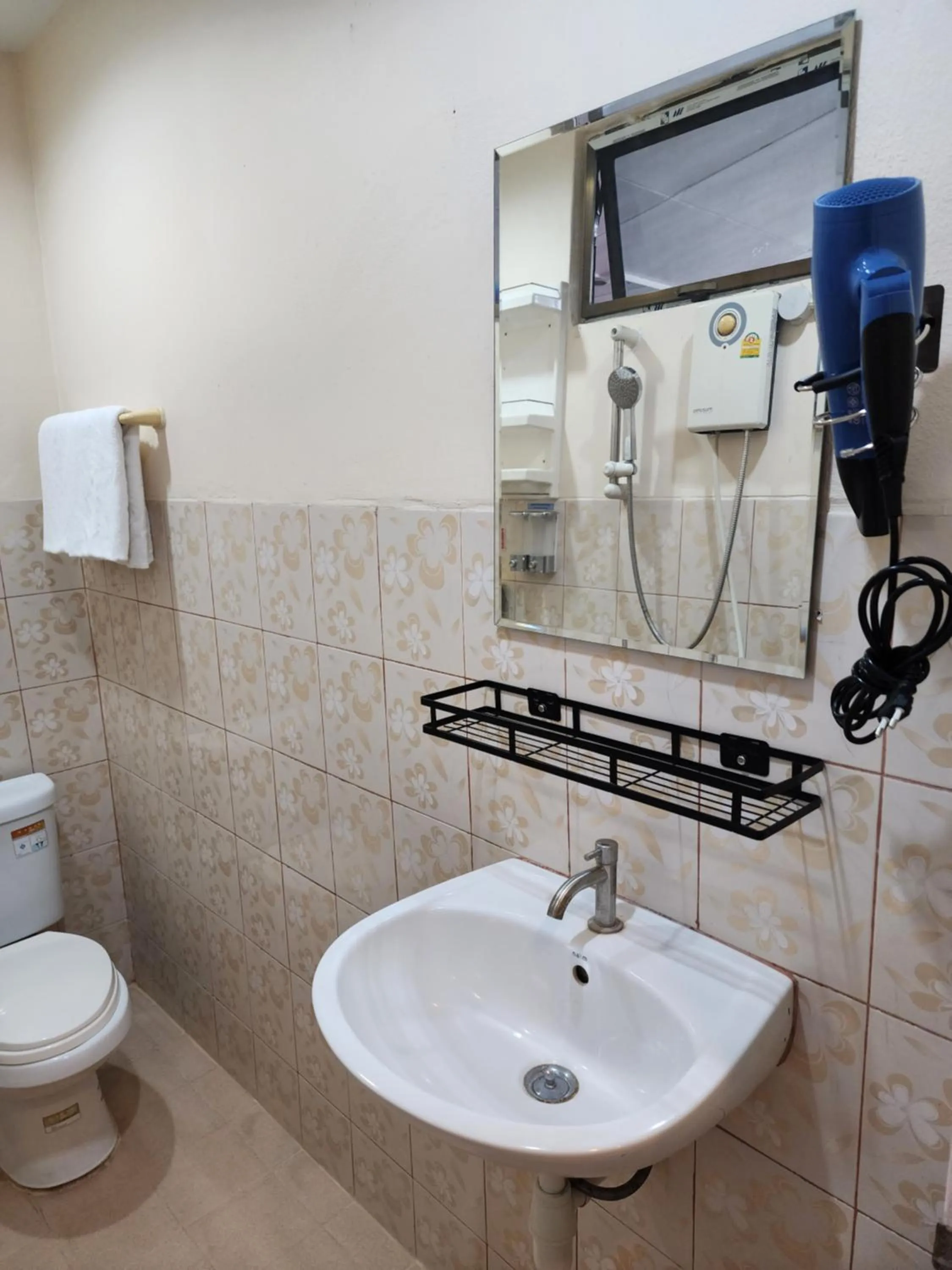 Bathroom in The Travellers House - Pet Friendly Accommodation