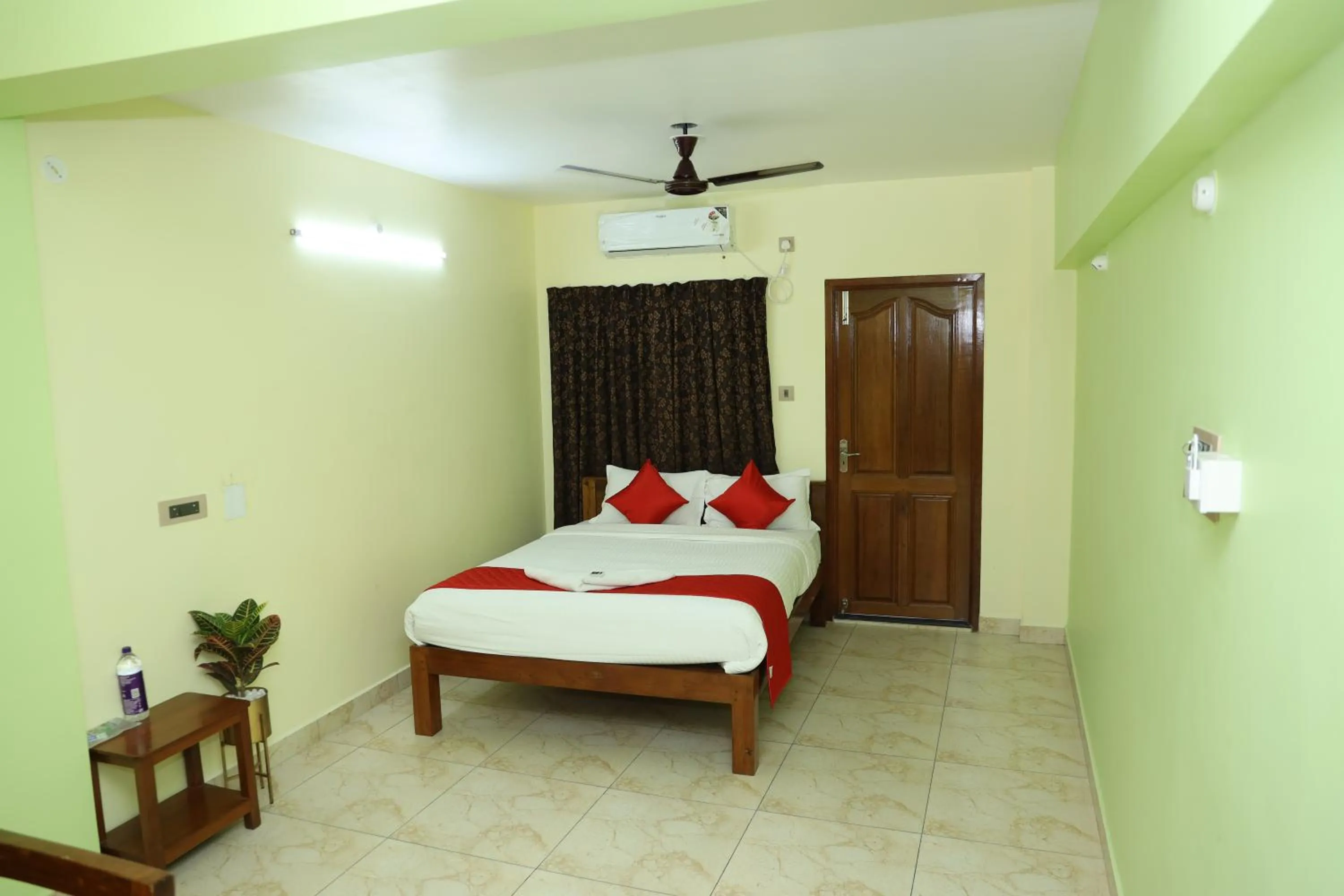 Deluxe Double Room in Martine's Residency