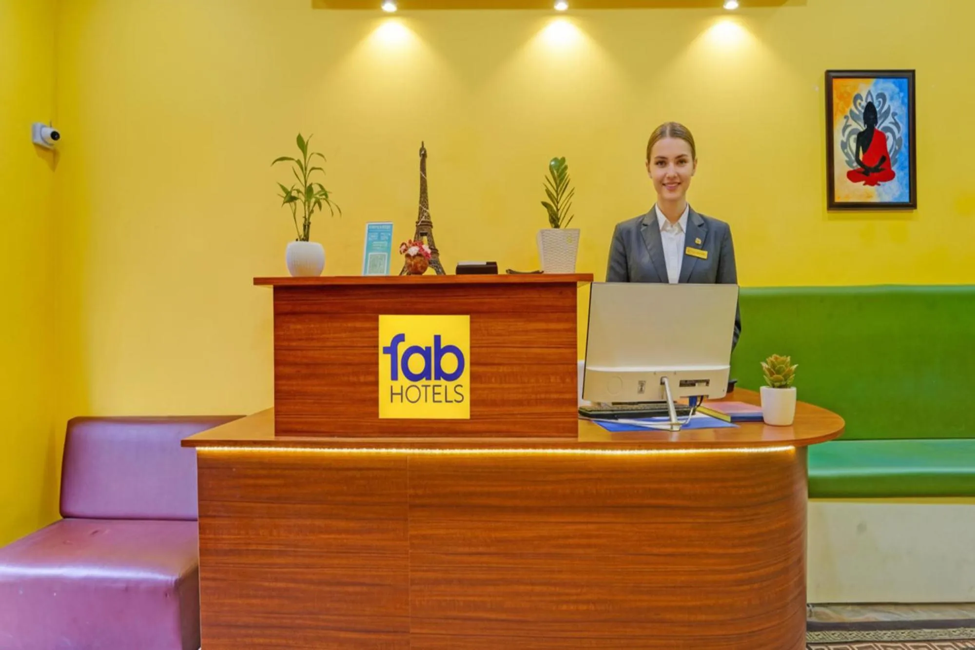 Lobby or reception in FabHotel Martine's Residency - French Colony, 5 Mins from Rock Beach