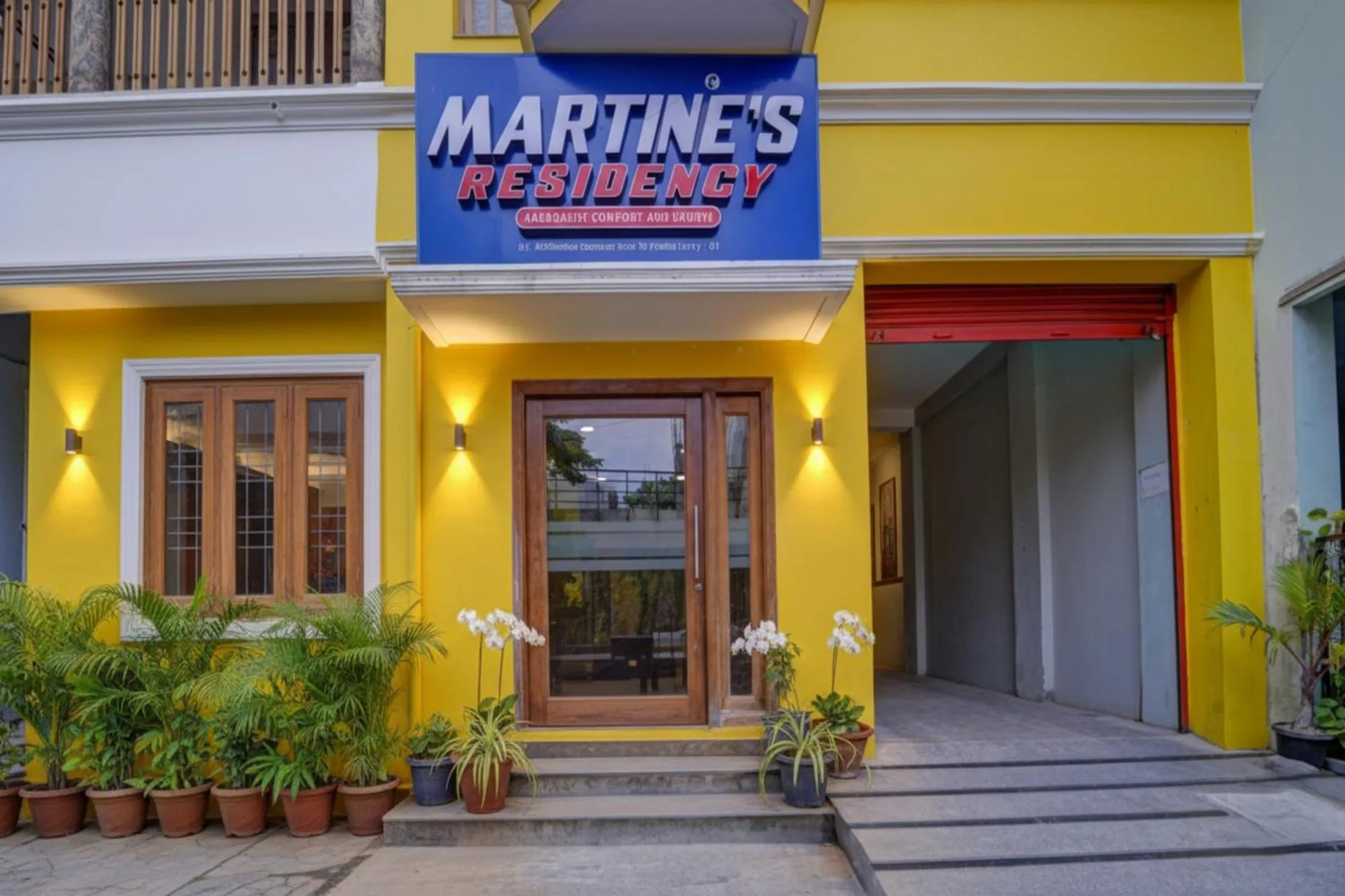 Facade/entrance in FabHotel Martine's Residency - French Colony, 5 Mins from Rock Beach