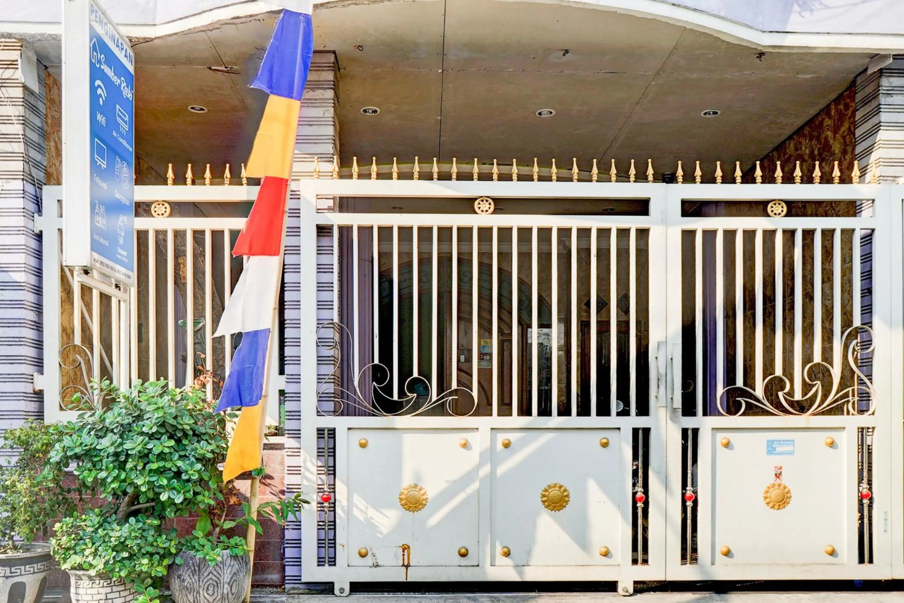 Facade/entrance in OYO 93069 Penginapan Sumber Rizki