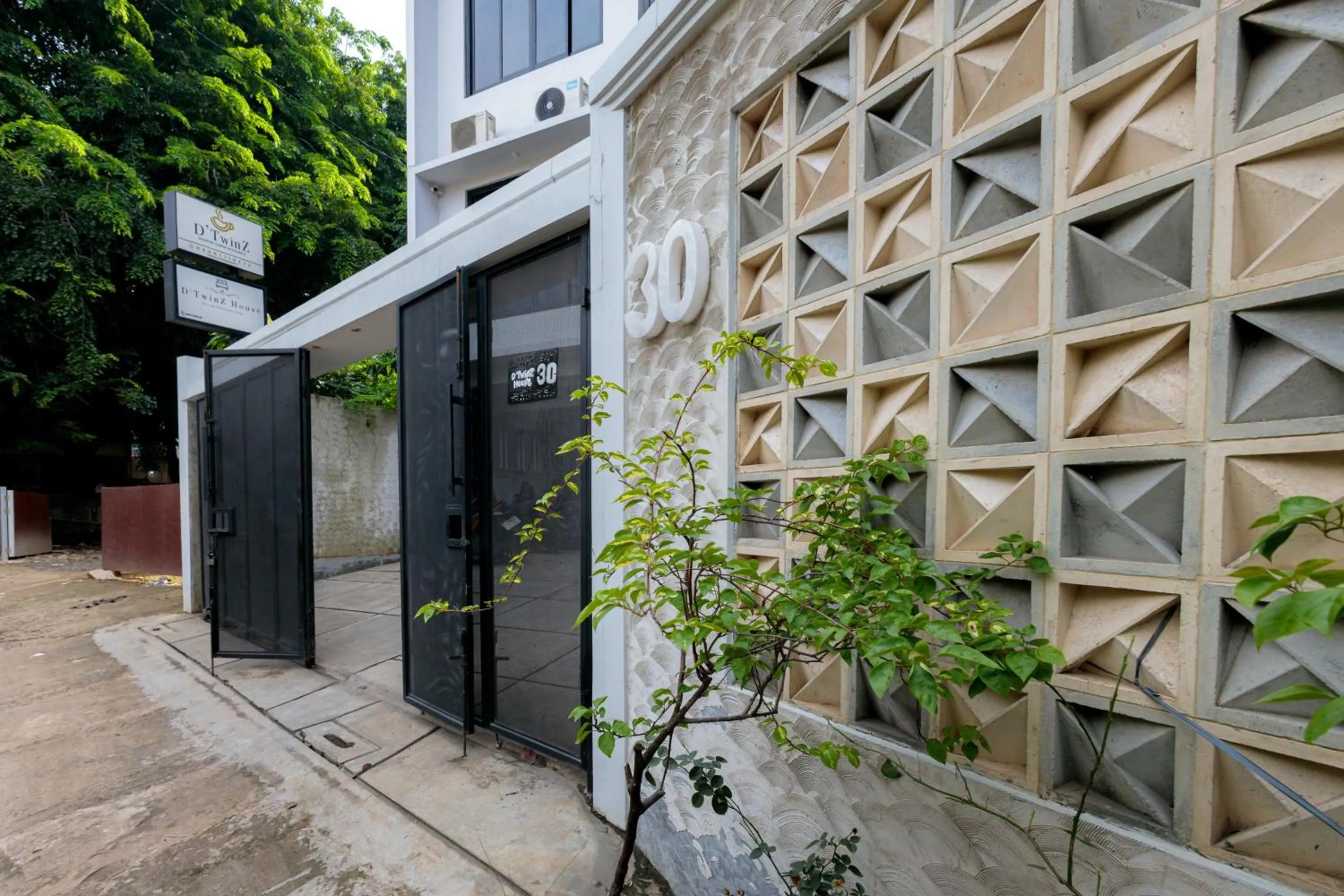 Property building in D Twinz House Syariah Redpartner