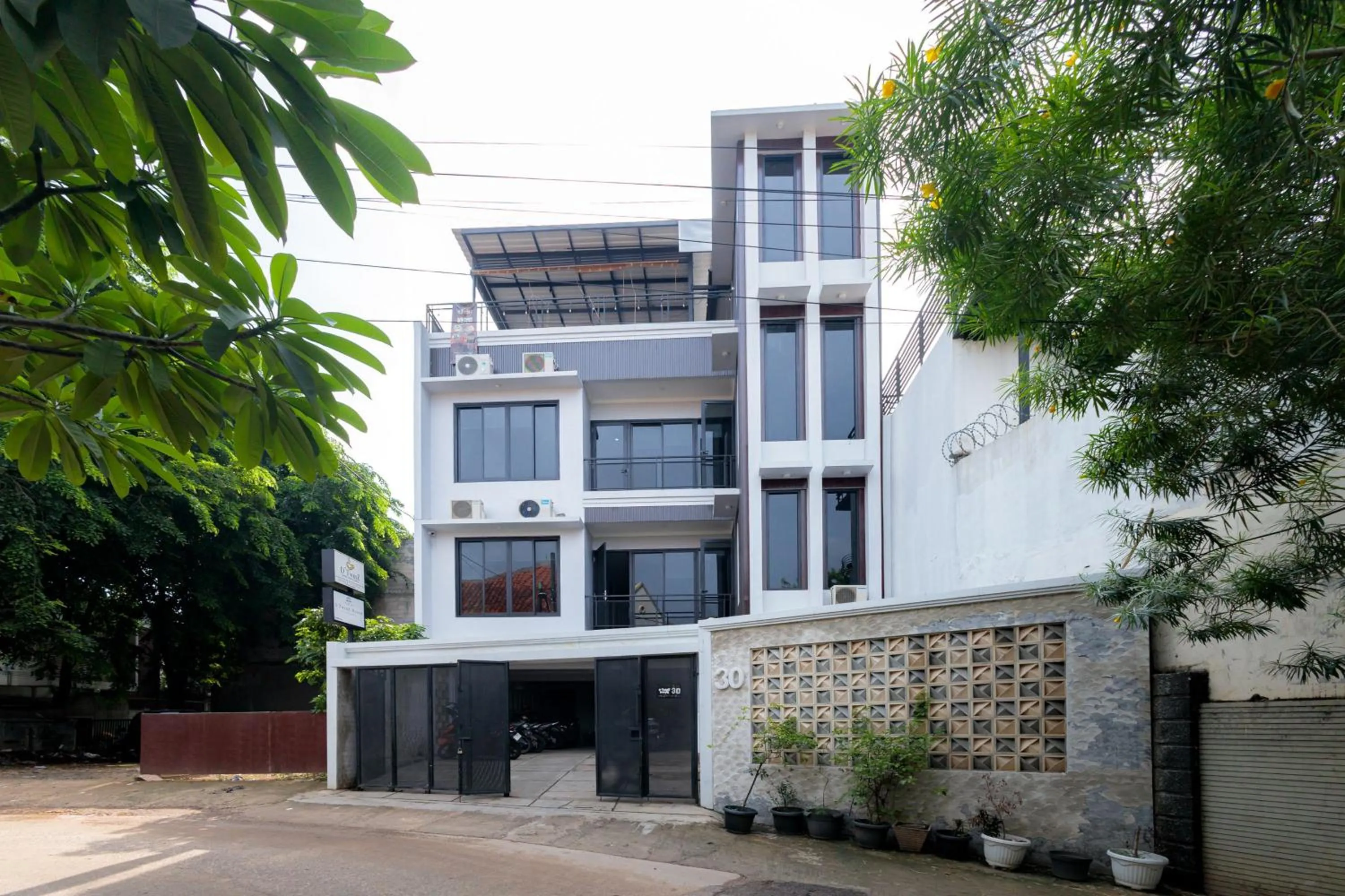 Property building in D Twinz House Syariah Redpartner