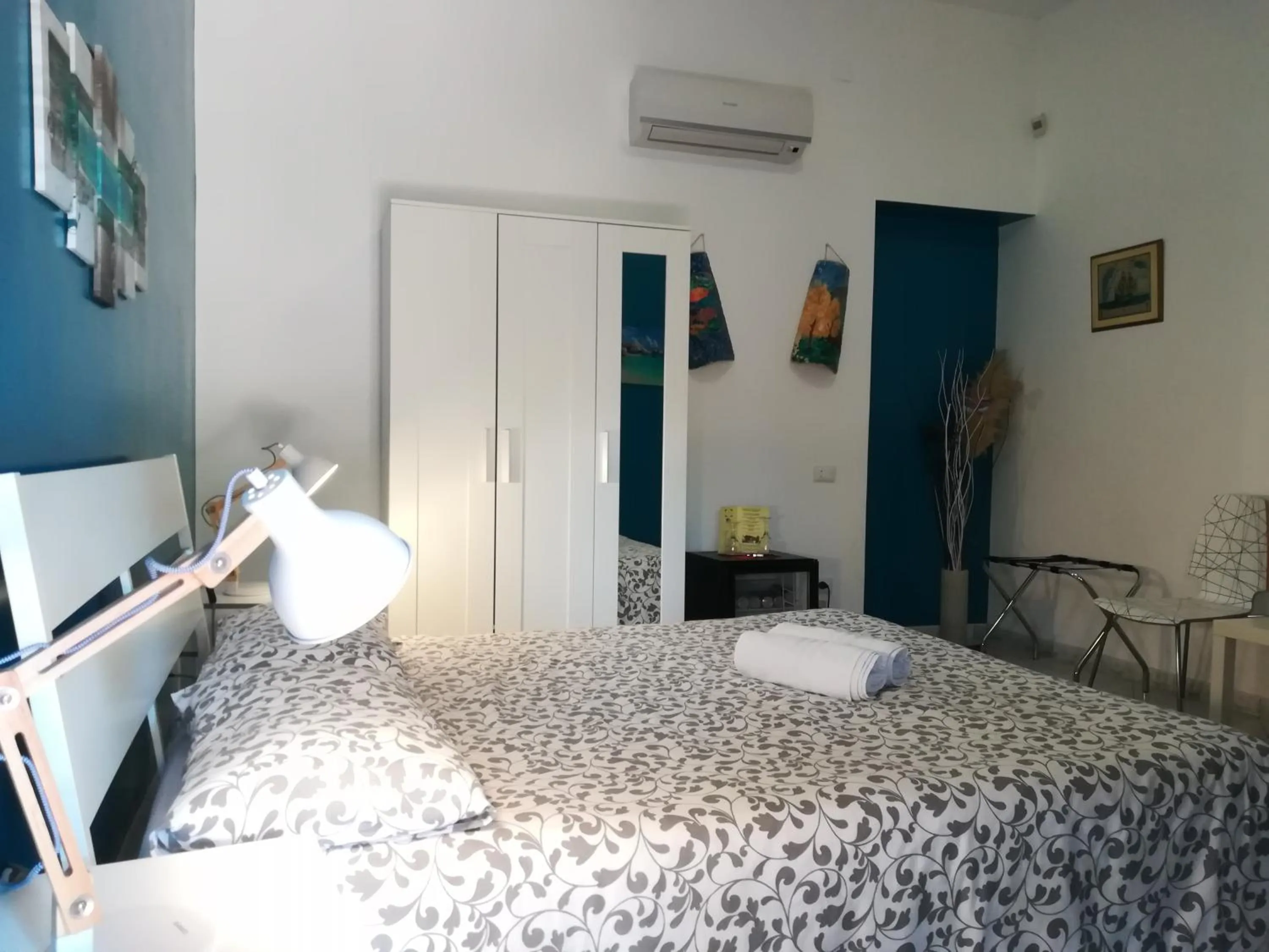 Facade/entrance, Bed in Villa Concordia