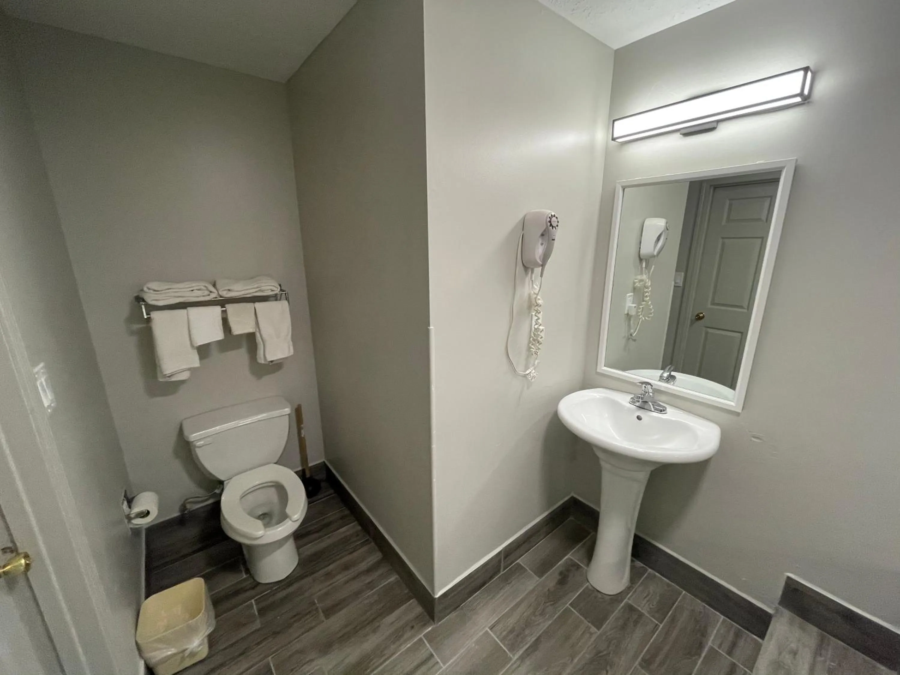 Embassy Inn - Hohenwald