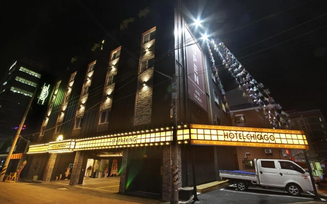 Property building in Hotel Chicago