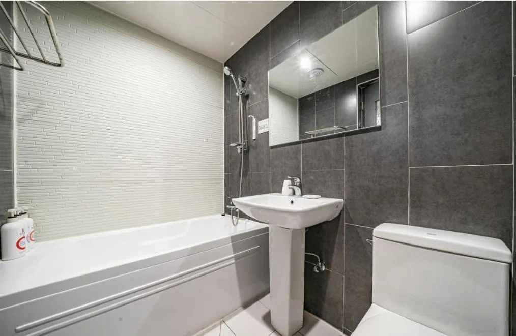 Shower in Hotel Chicago