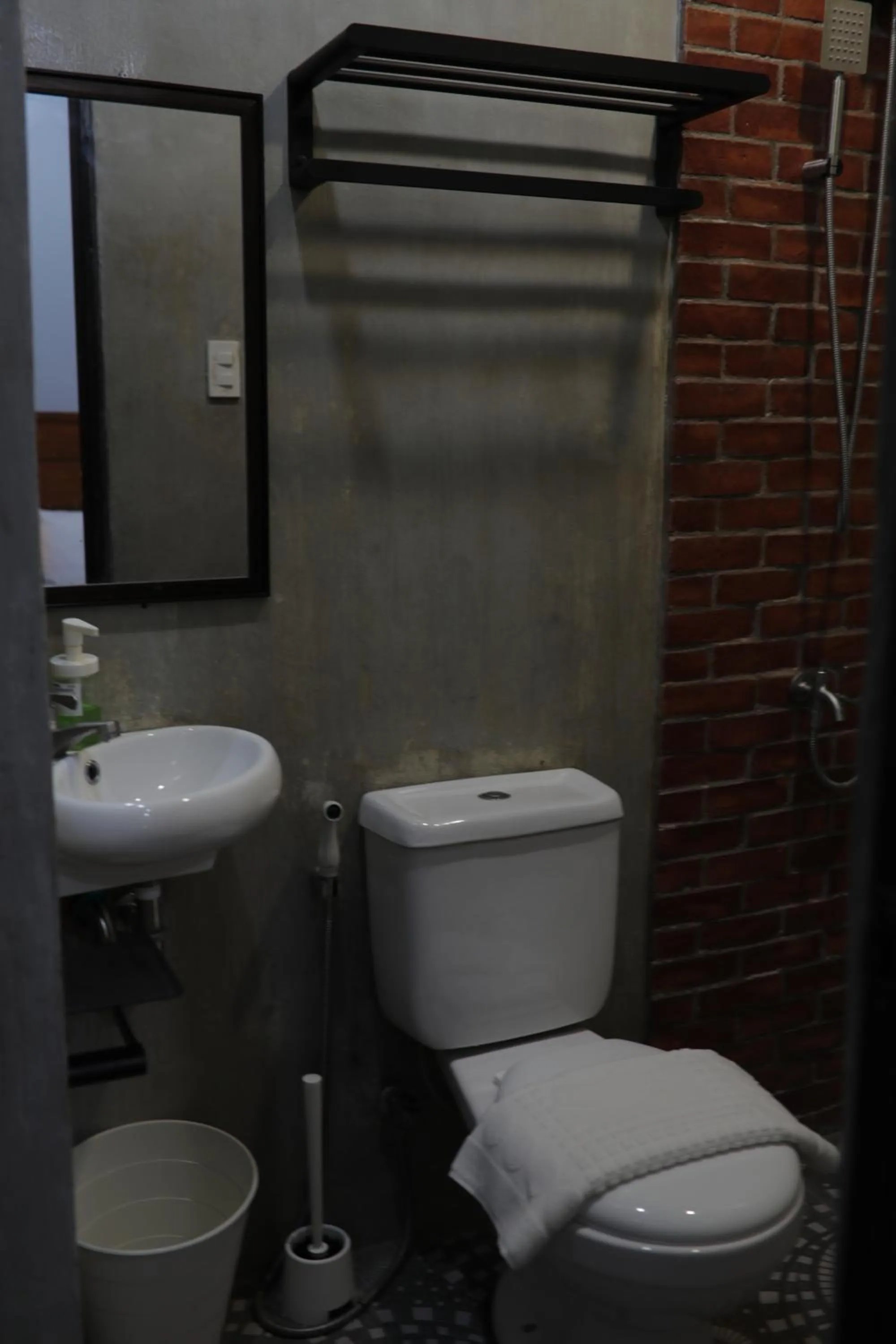 Toilet in Cerca Hotel