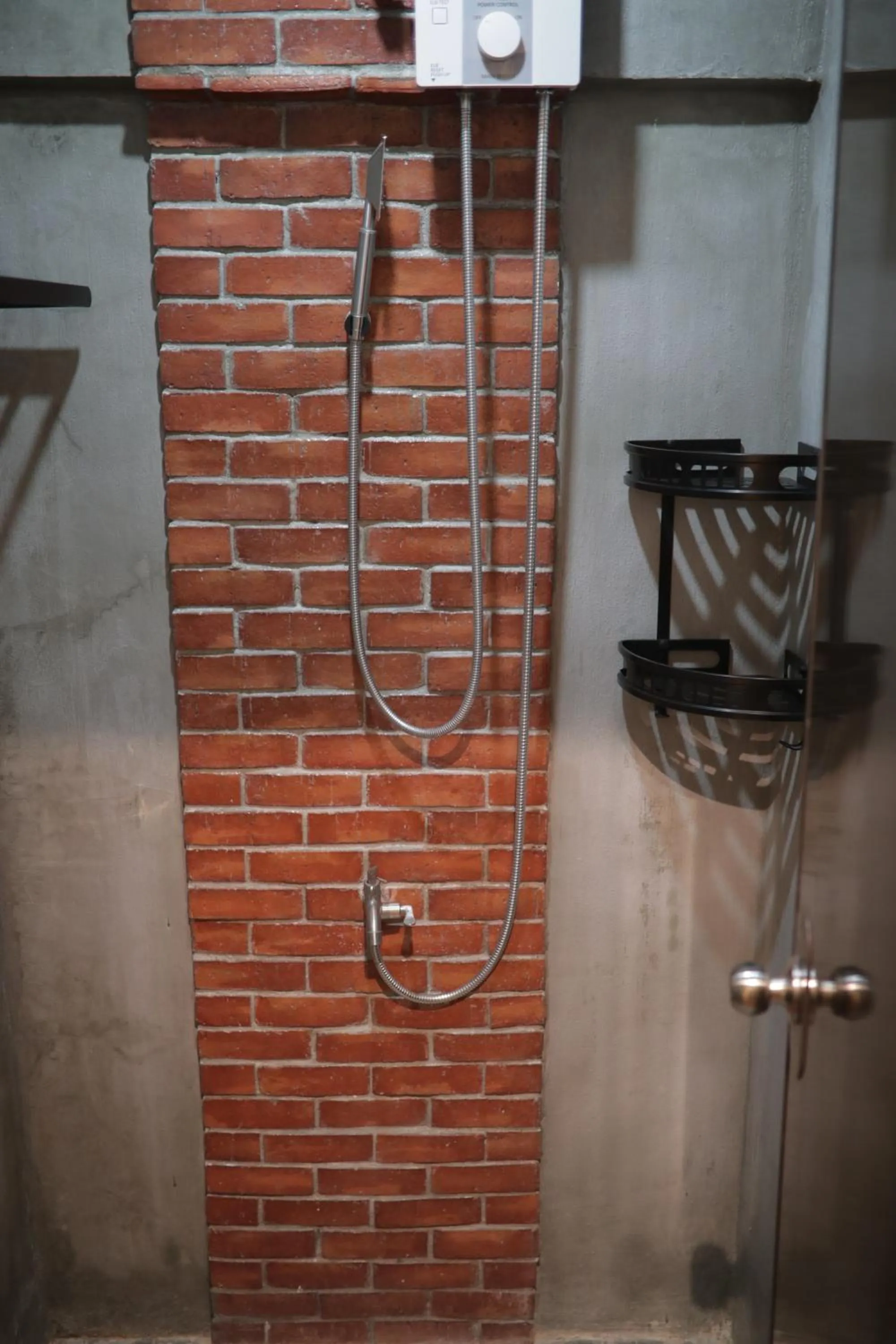 Shower in Cerca Hotel