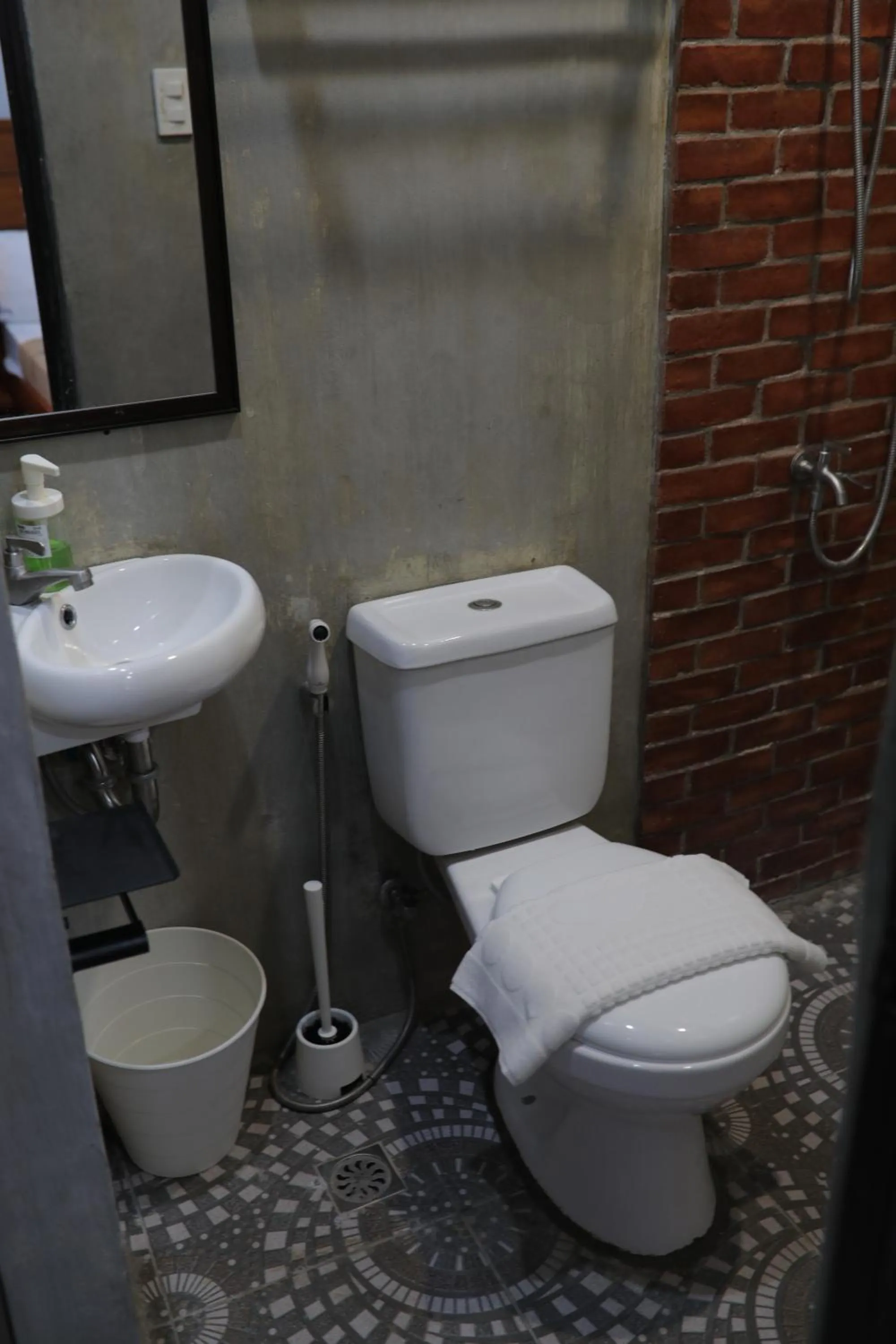 Toilet in Cerca Hotel