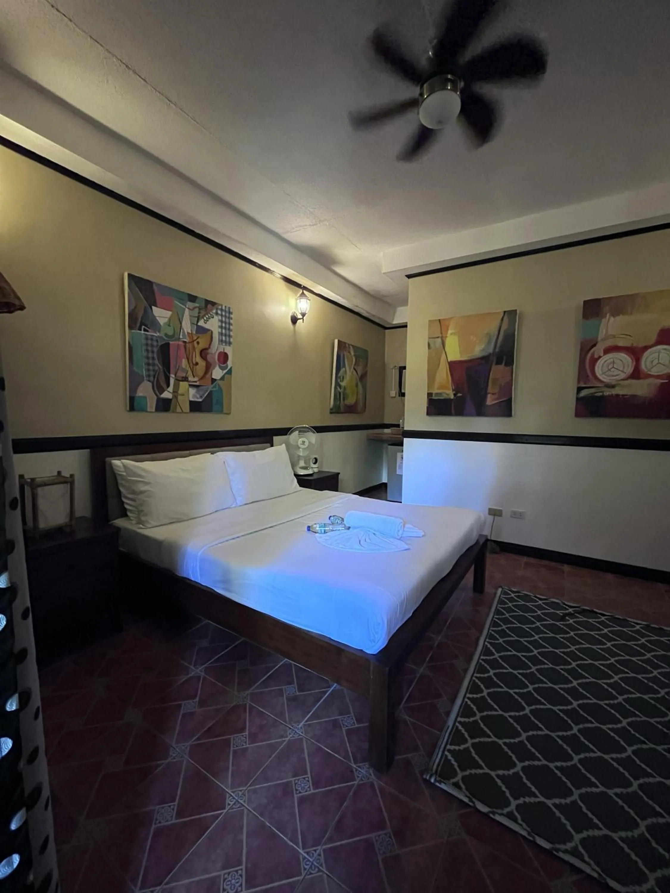 Bed in Big Apple Dive Resort