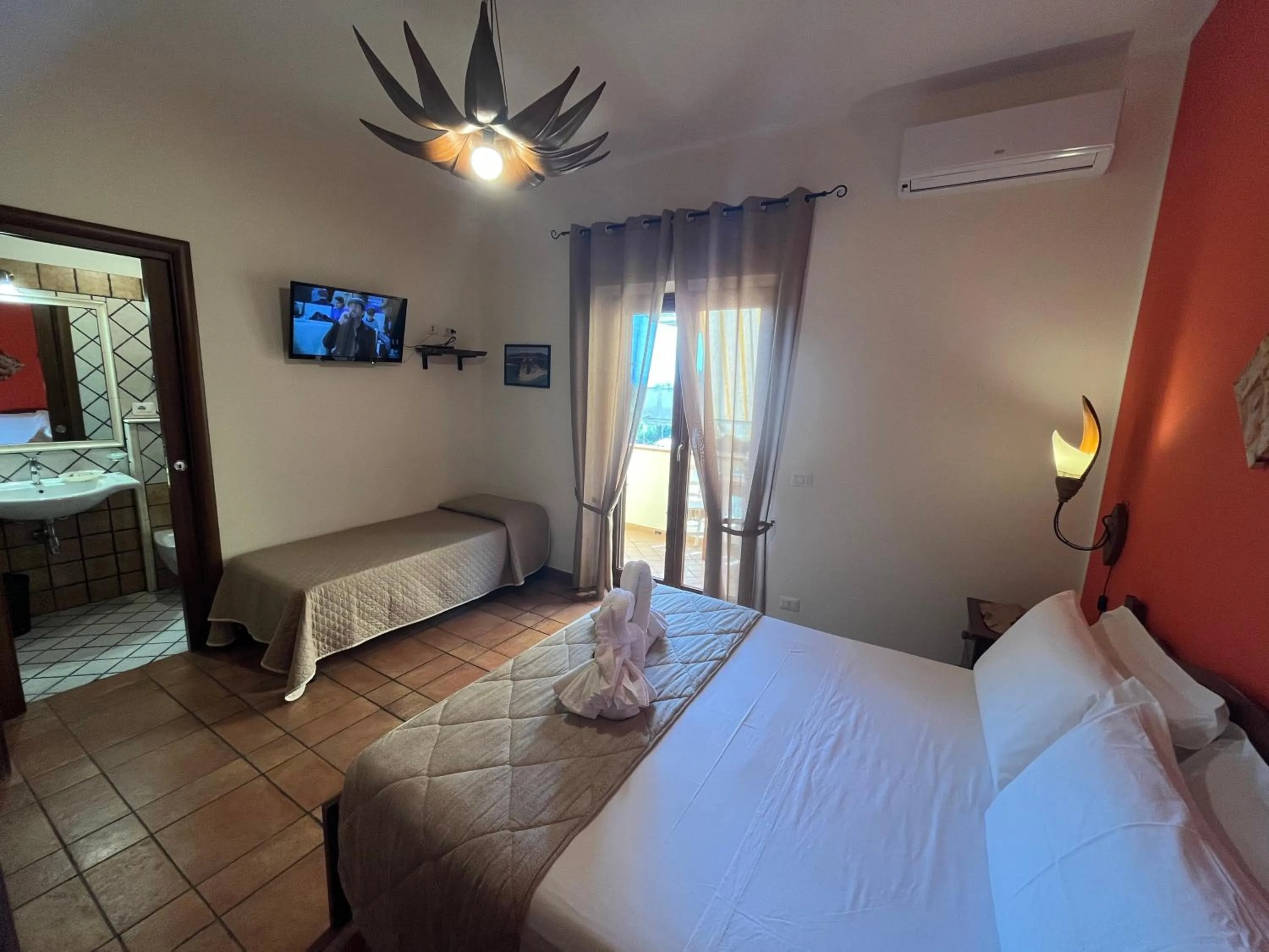 TV and multimedia, Bed in Tropea Casa Scirocco