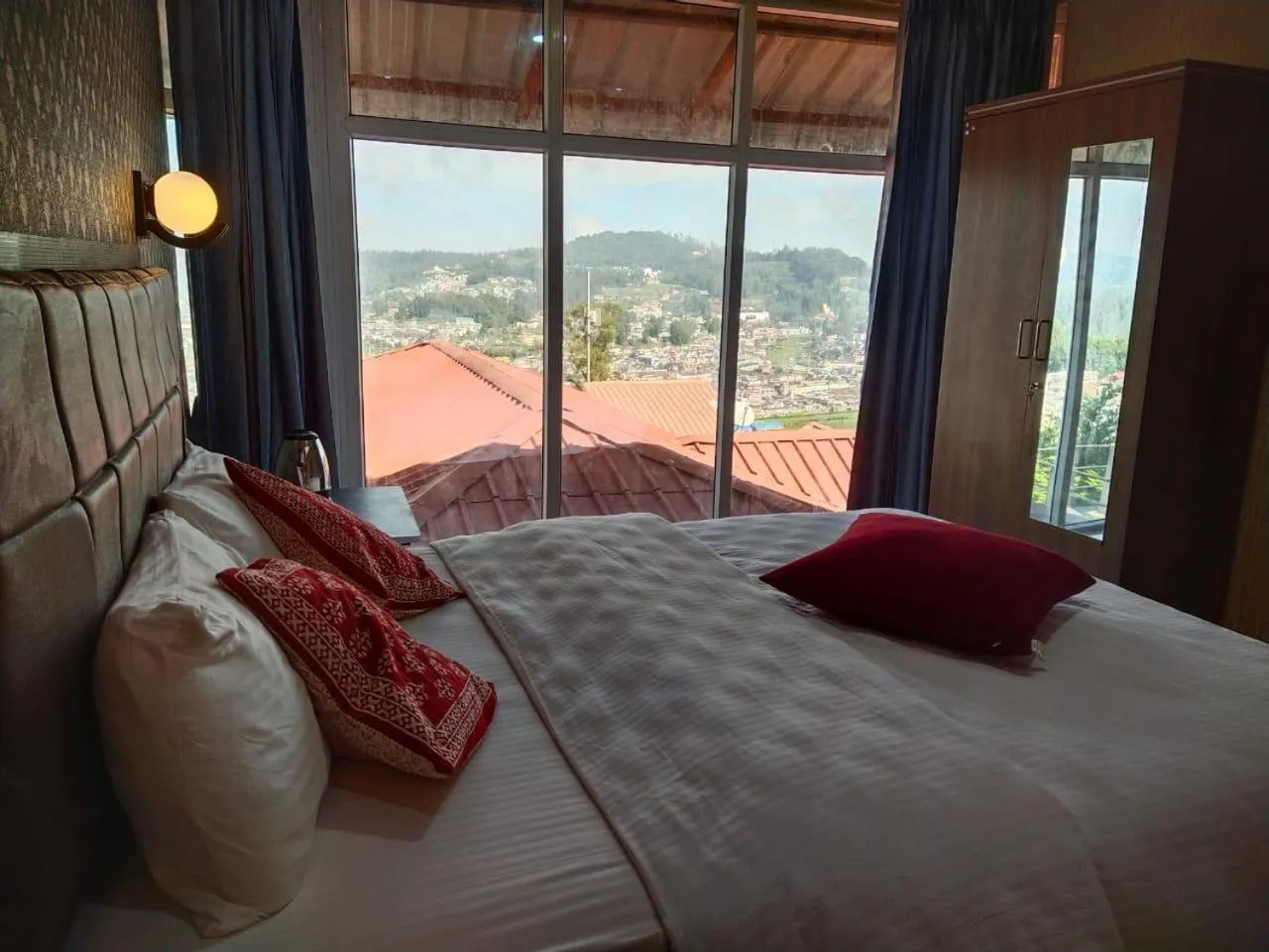 Bedroom, Bed in Blossom Spring