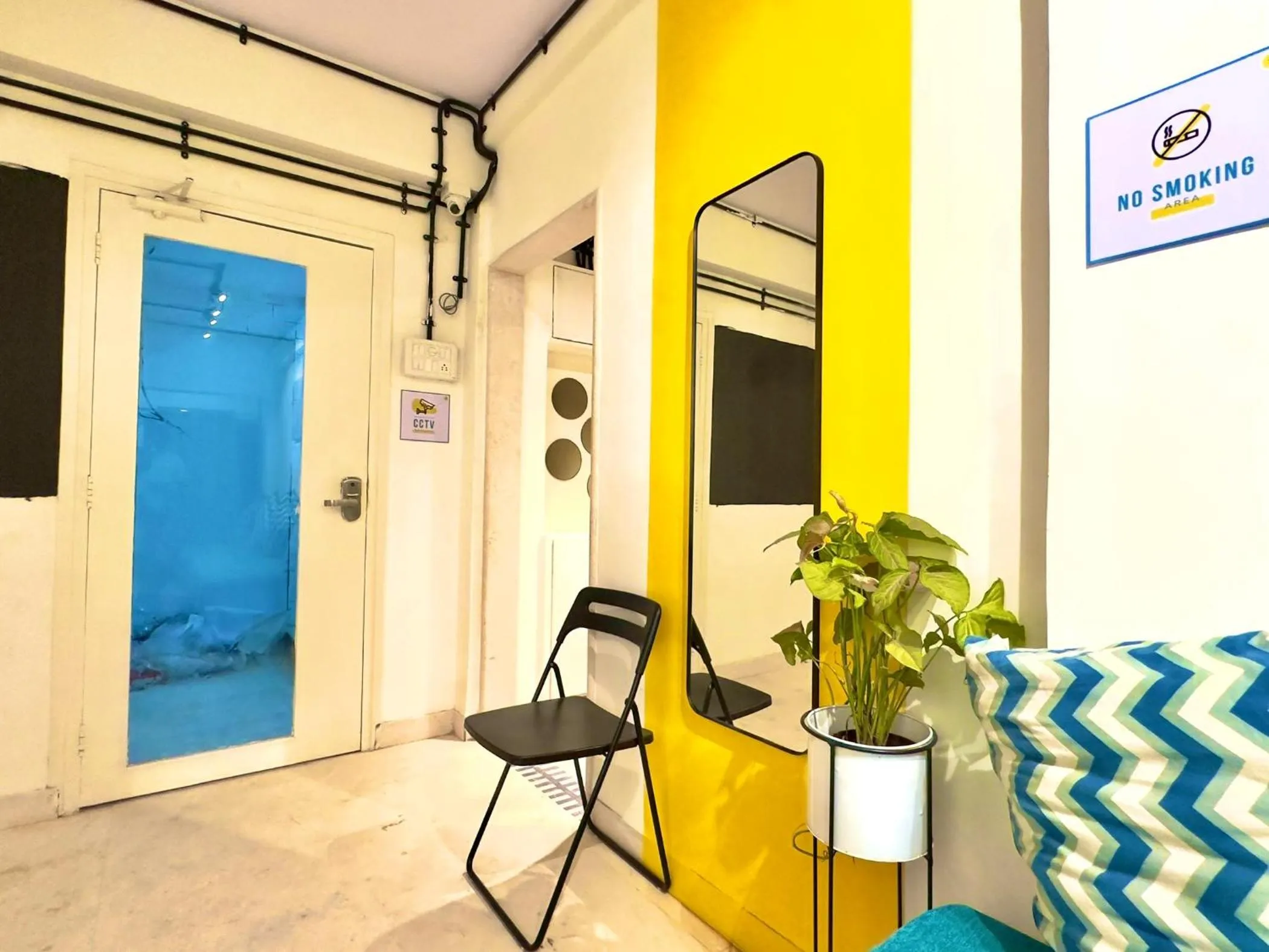 Living room in Locomo Hostel Express - Stay Work Eat