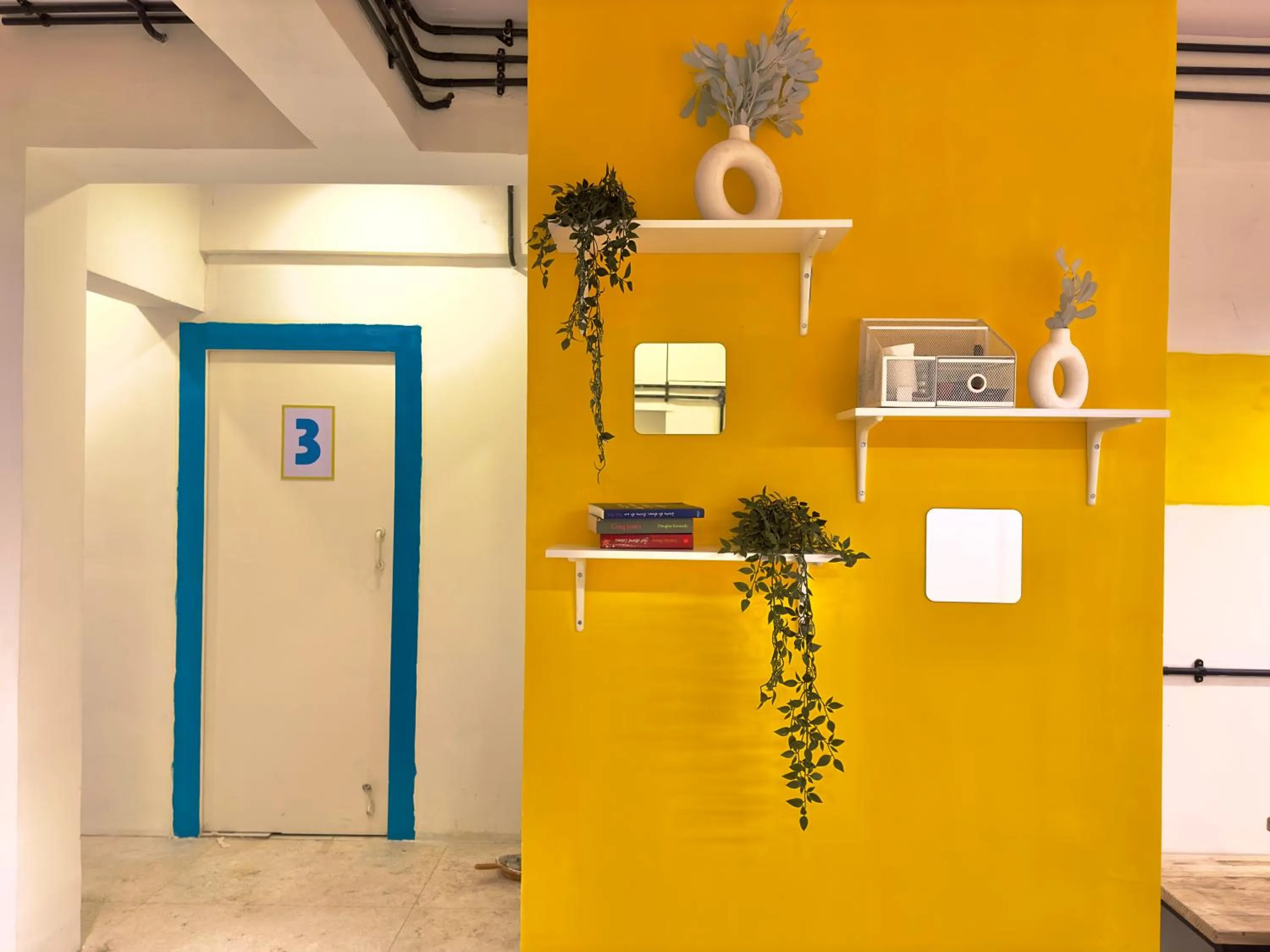 Communal lounge/ TV room in Locomo Hostel Express - Stay Work Eat