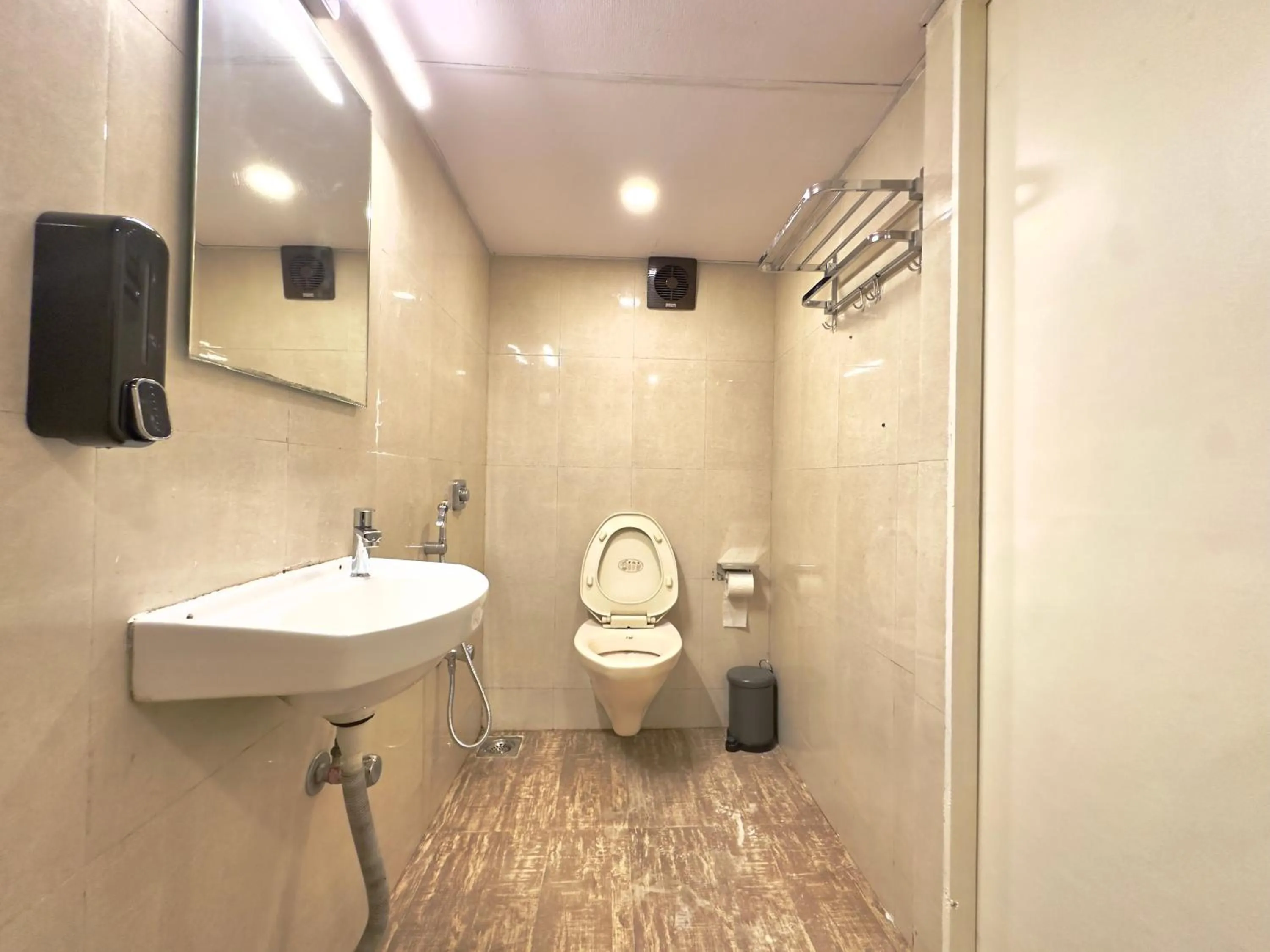 Shower in Locomo Hostel Express - Stay Work Eat