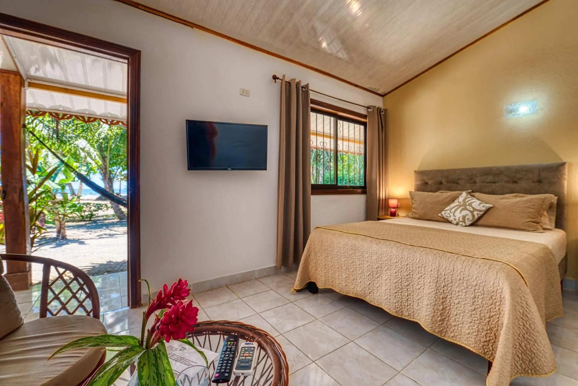Bed in Yucca Beachfront Hotel