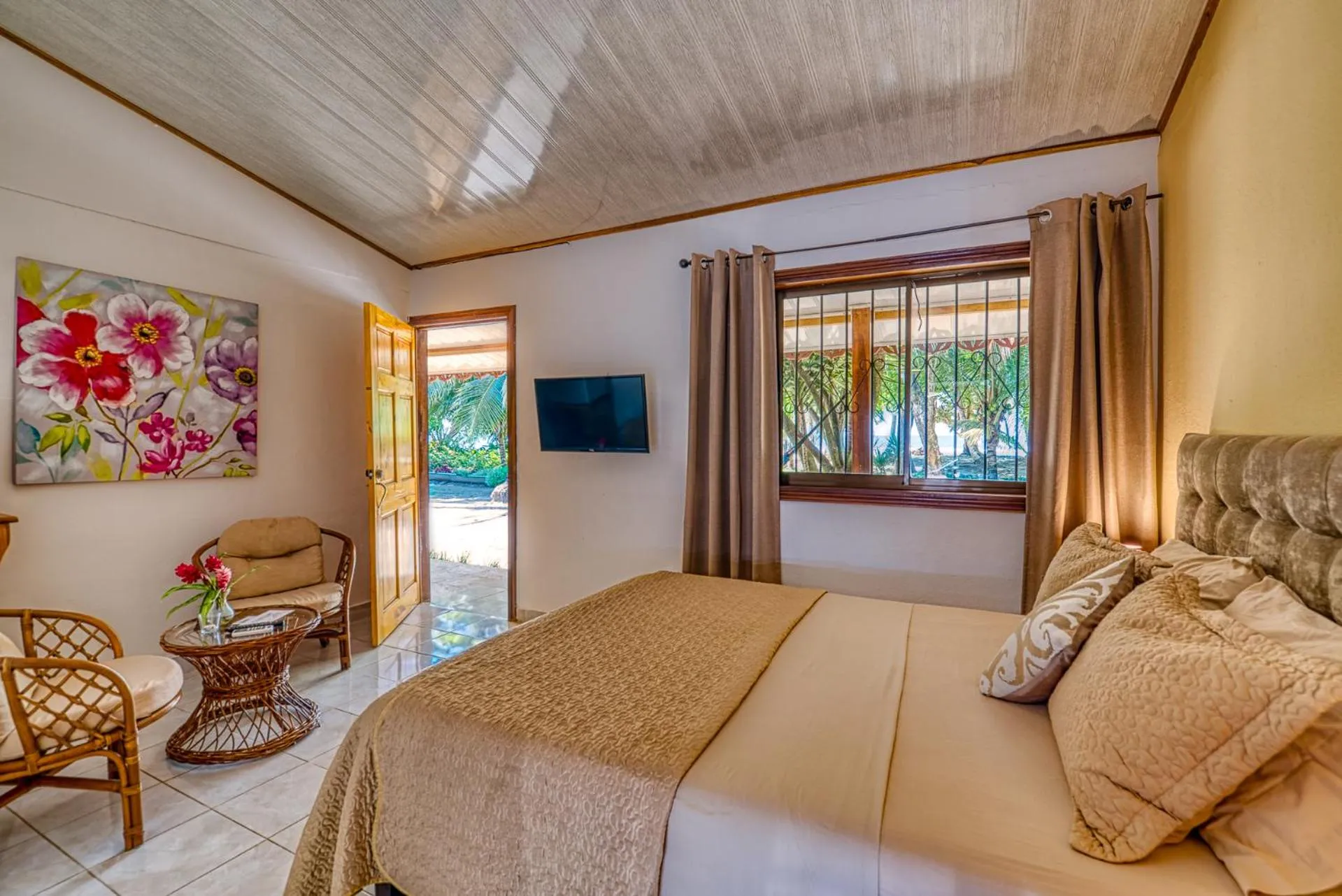 Other, Bed in Yucca Beachfront Hotel