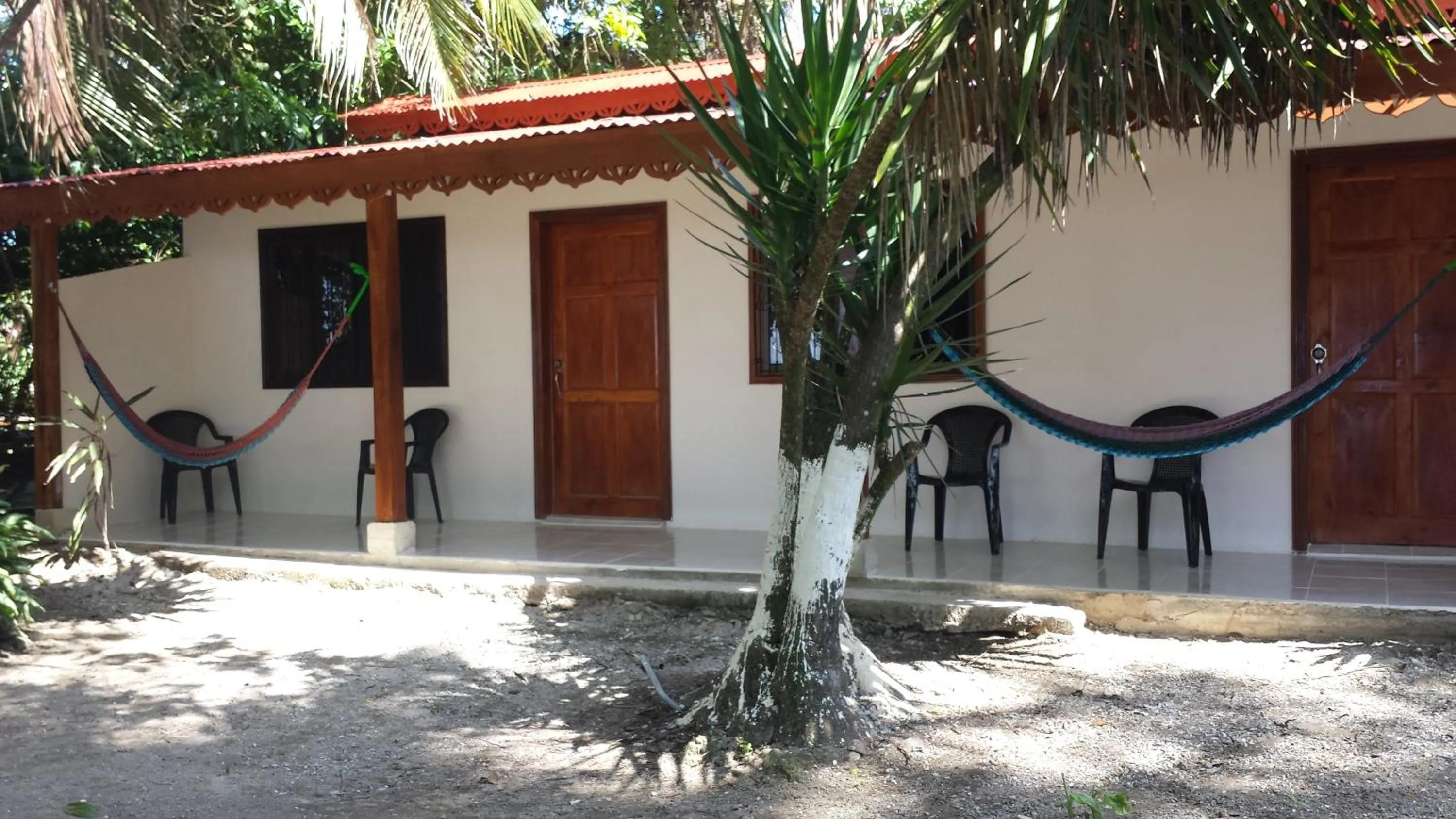 Facade/entrance in Yucca Beachfront Hotel
