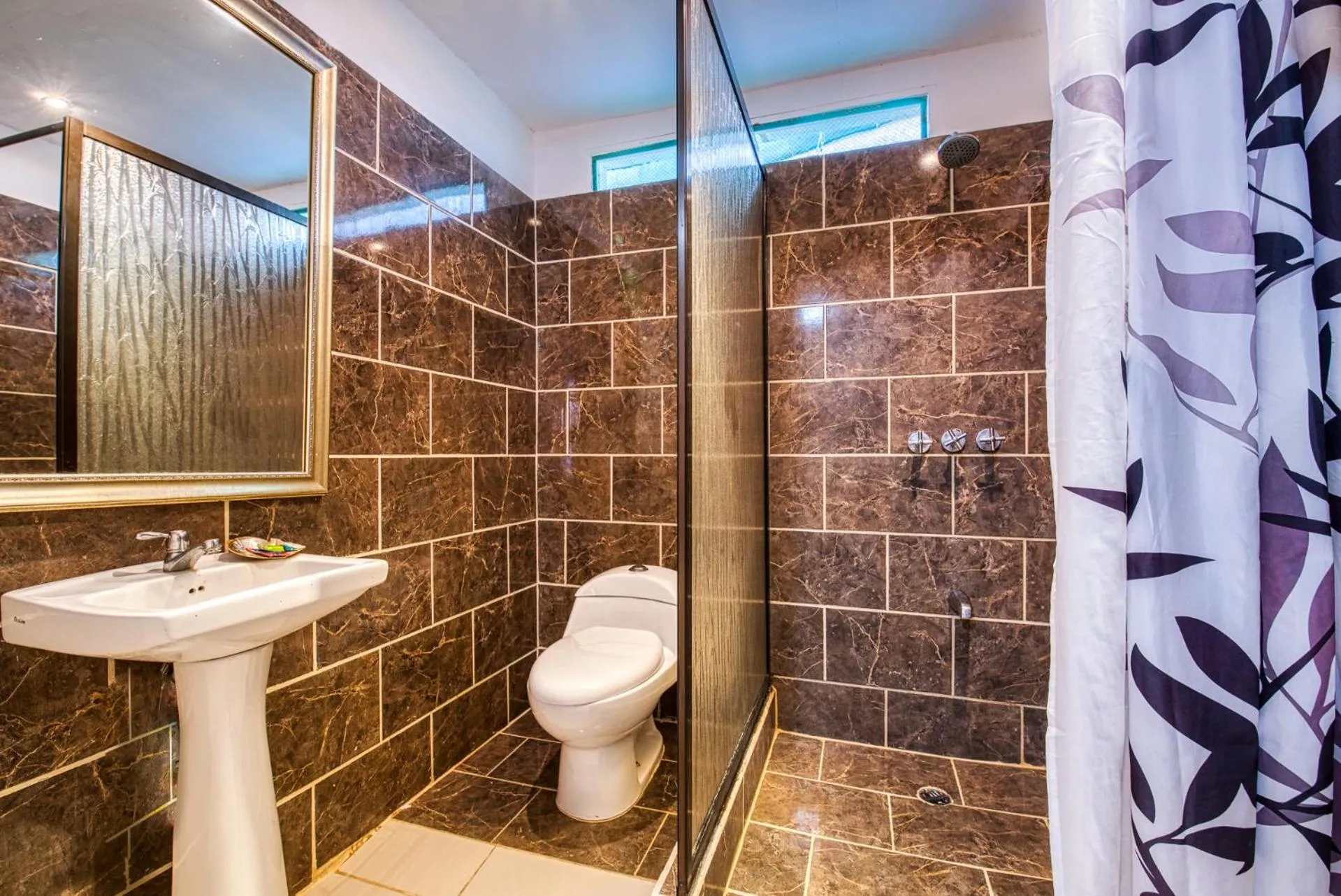 Shower in Yucca Beachfront Hotel