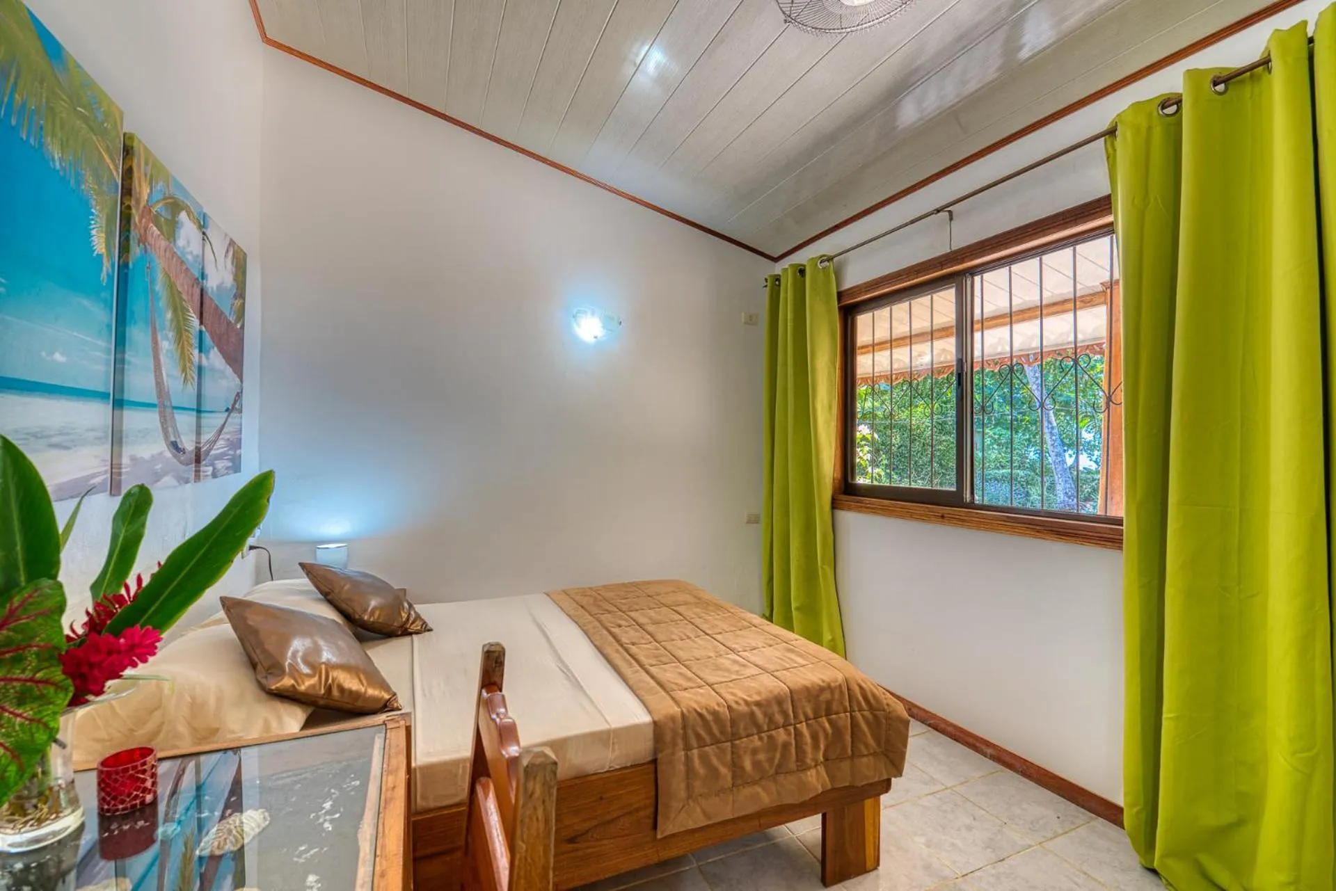Bed in Yucca Beachfront Hotel