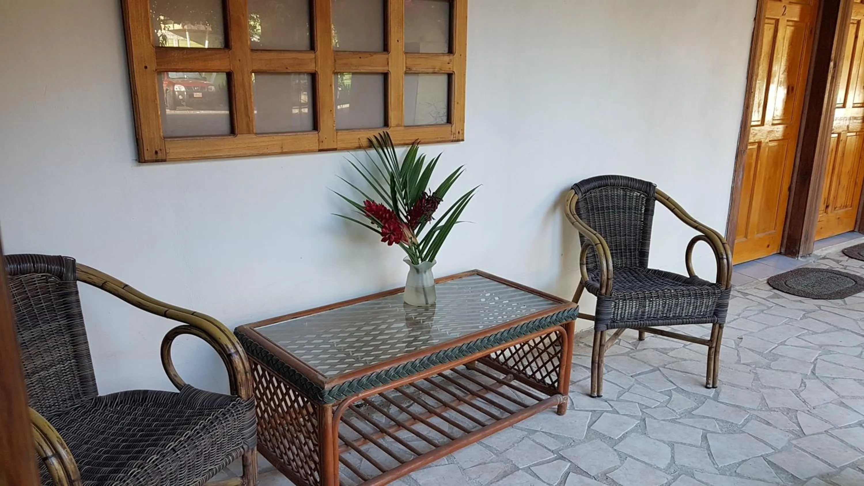 Seating area in Yucca Beachfront Hotel