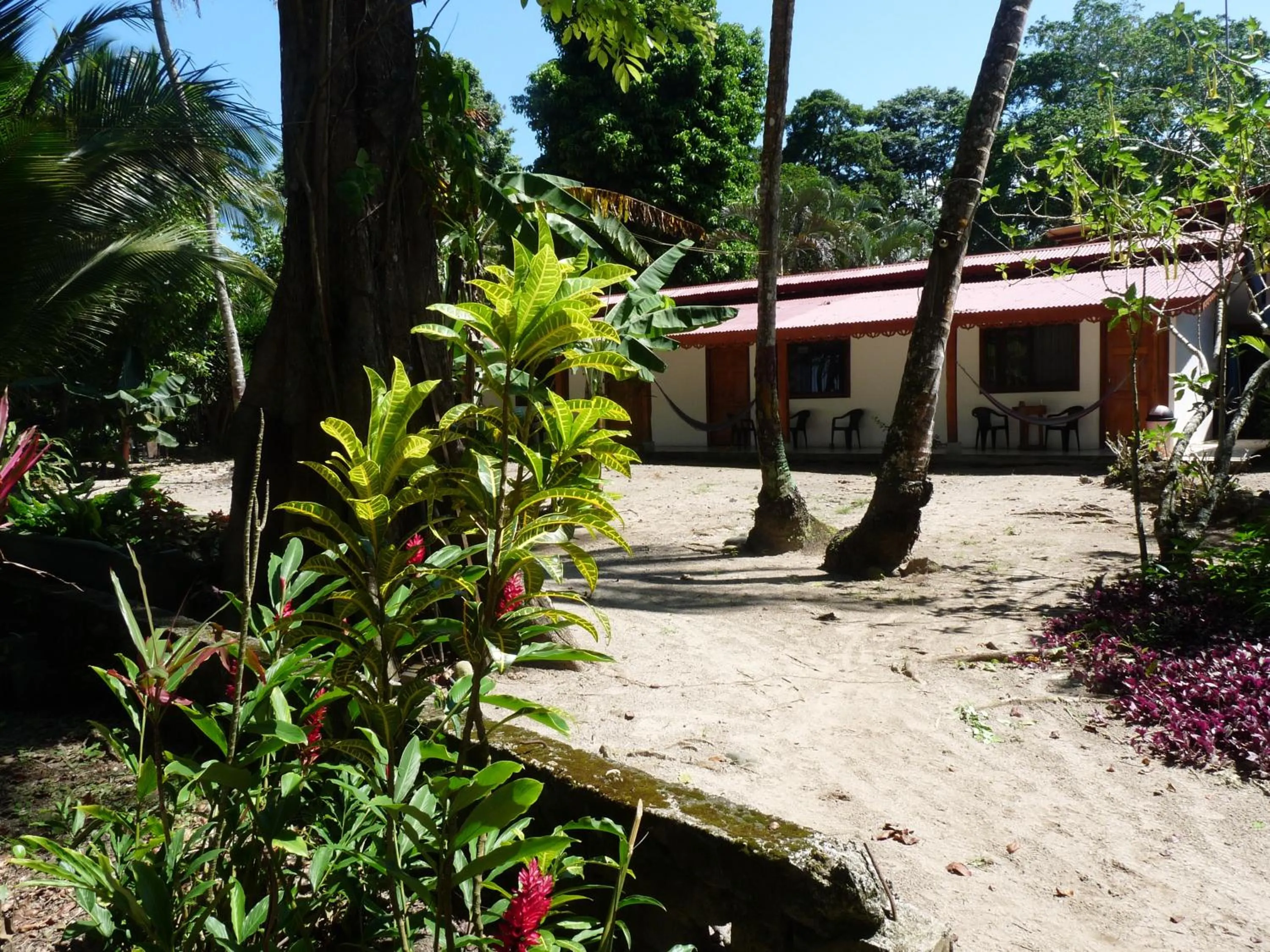 Facade/entrance in Yucca Beachfront Hotel