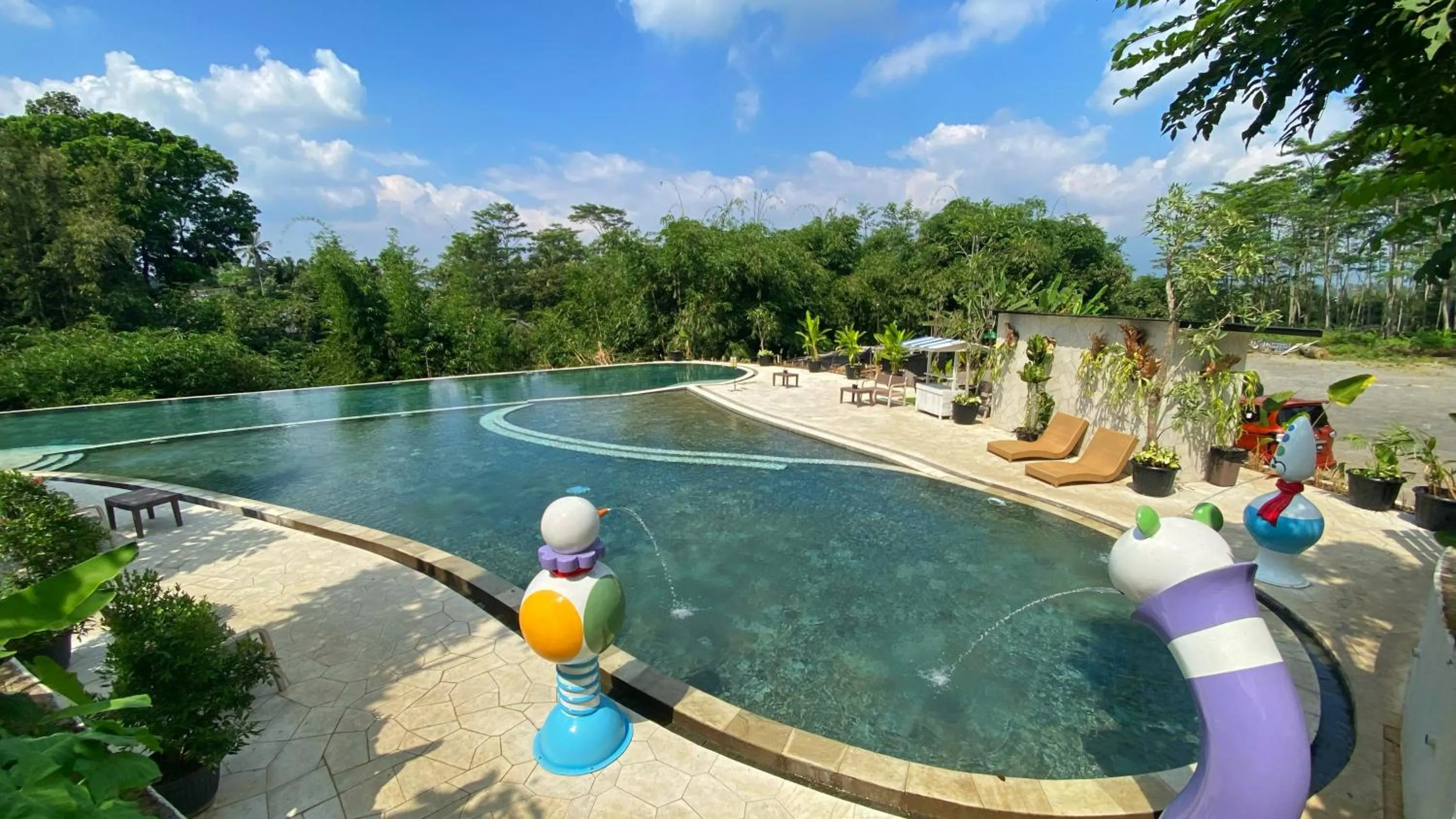 Swimming pool in Dusun The Villas