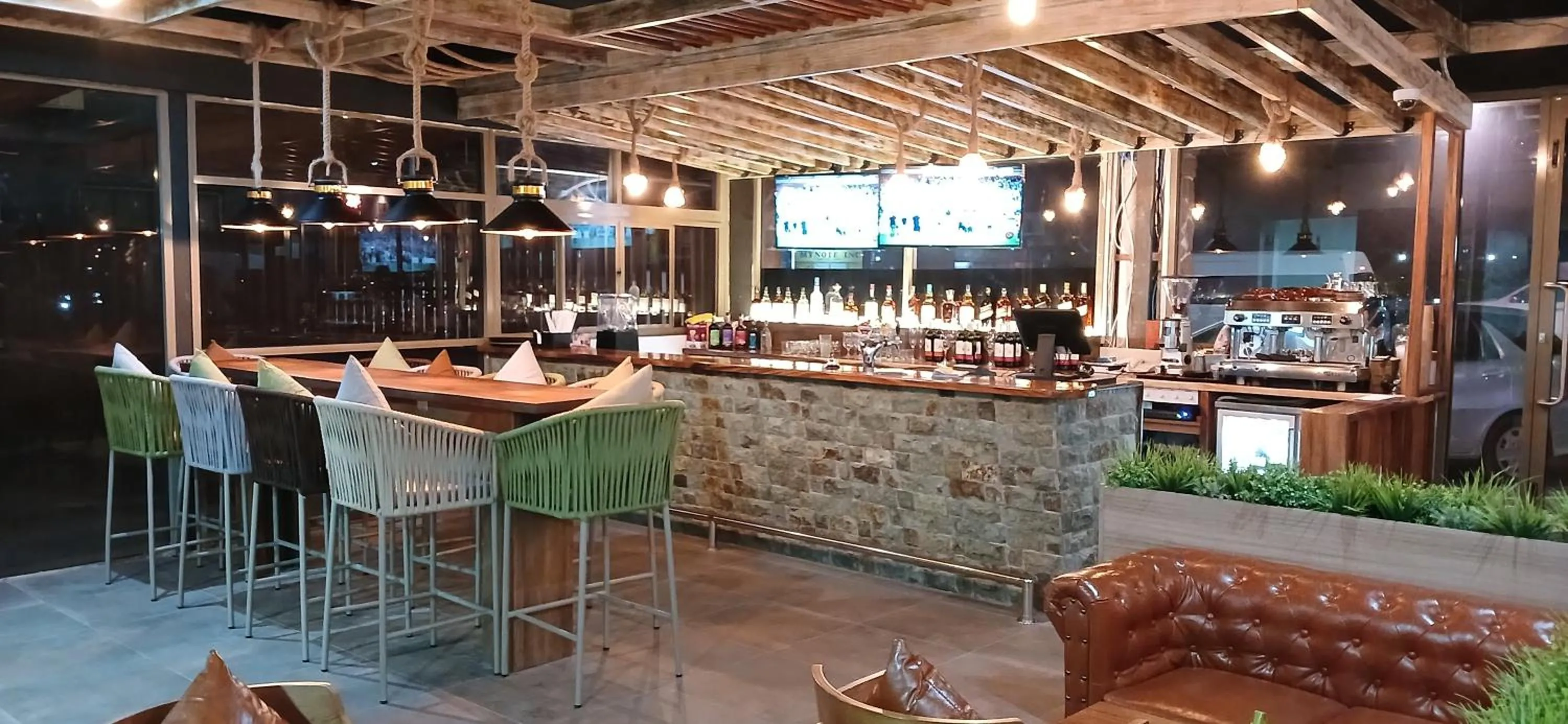 Lounge or bar in Vualiku Hotel & Apartments