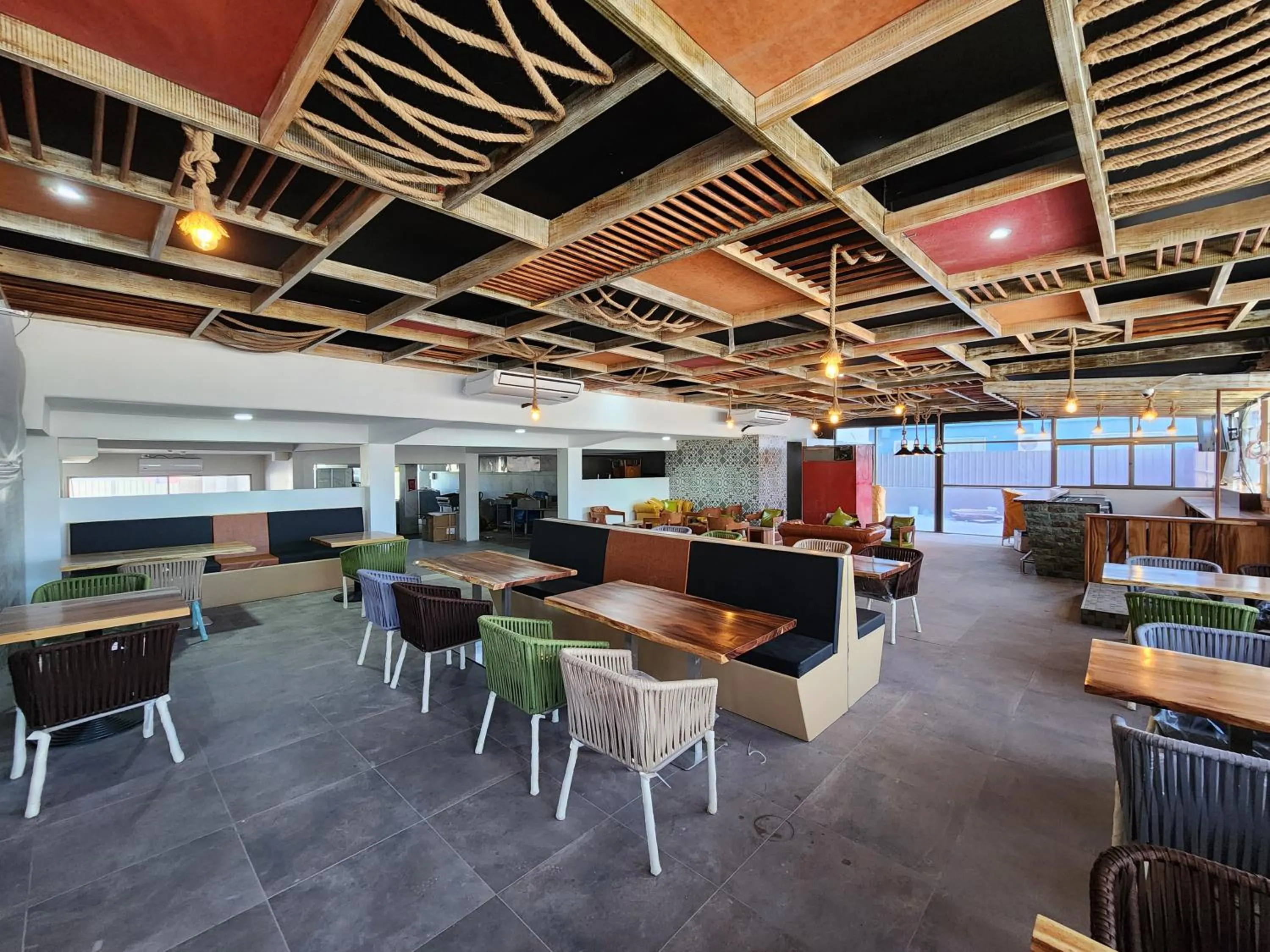 Restaurant/places to eat in Vualiku Hotel & Apartments