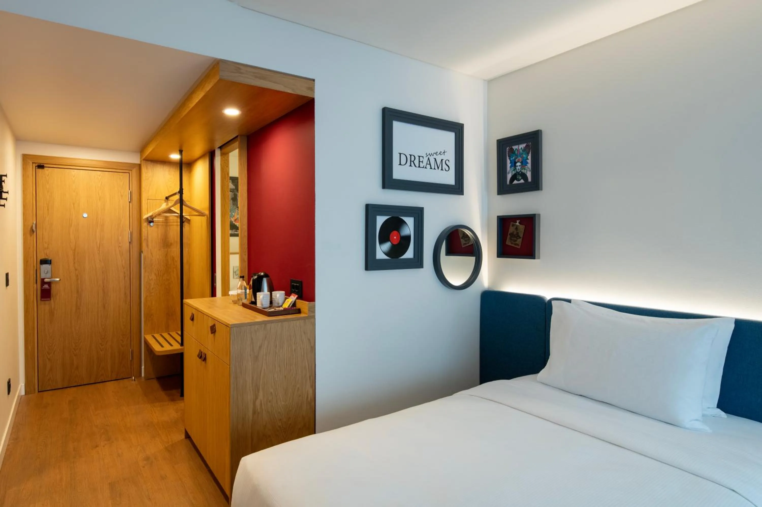 Bed in Hampton By Hilton Istanbul Sirkeci