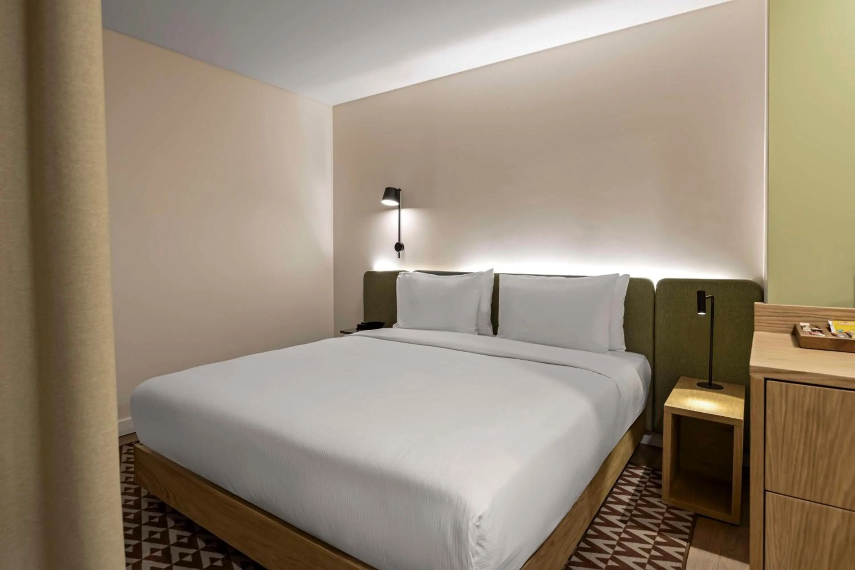 Bed in Hampton By Hilton Istanbul Sirkeci