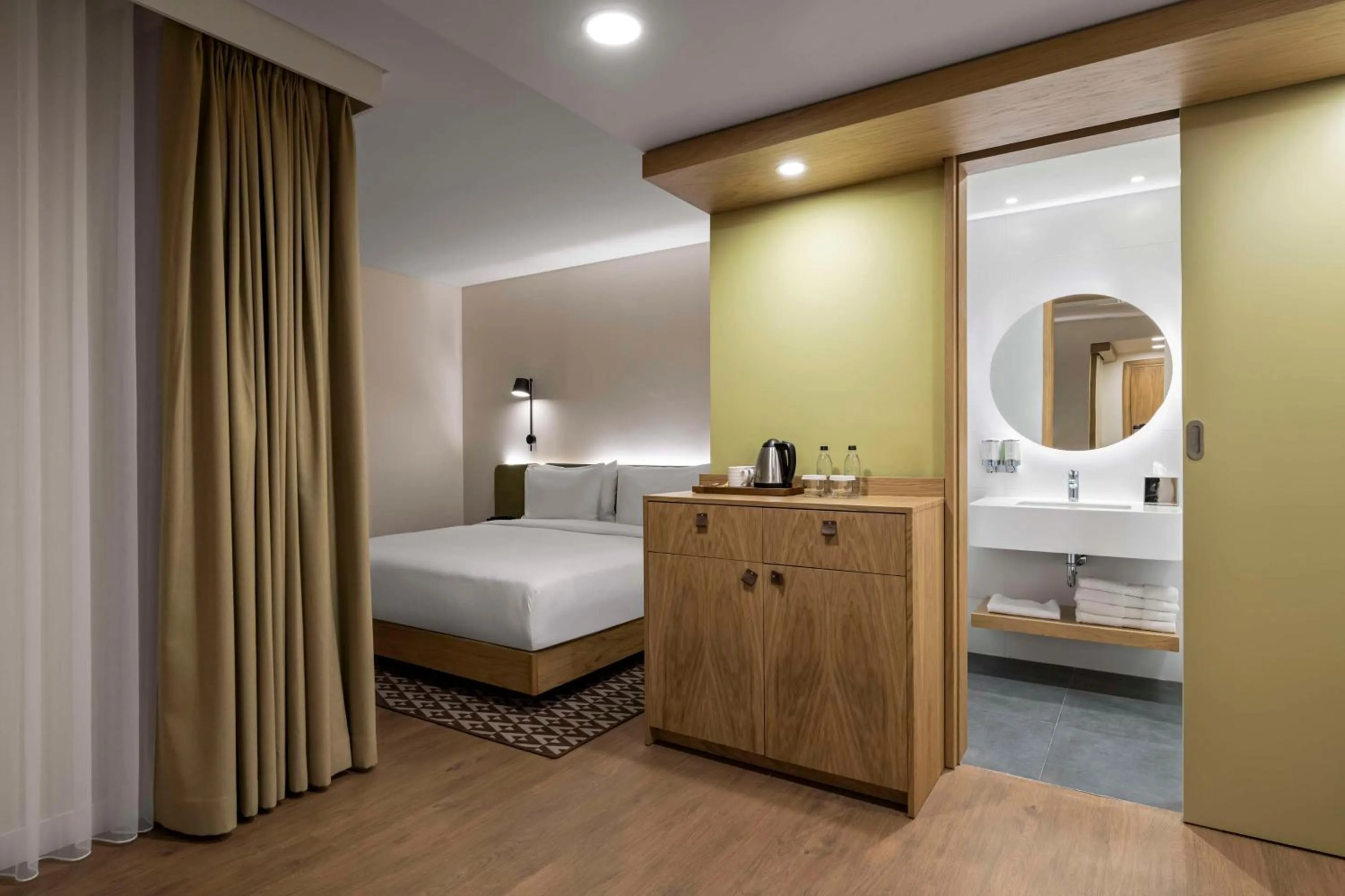 Bathroom, Bed in Hampton By Hilton Istanbul Sirkeci