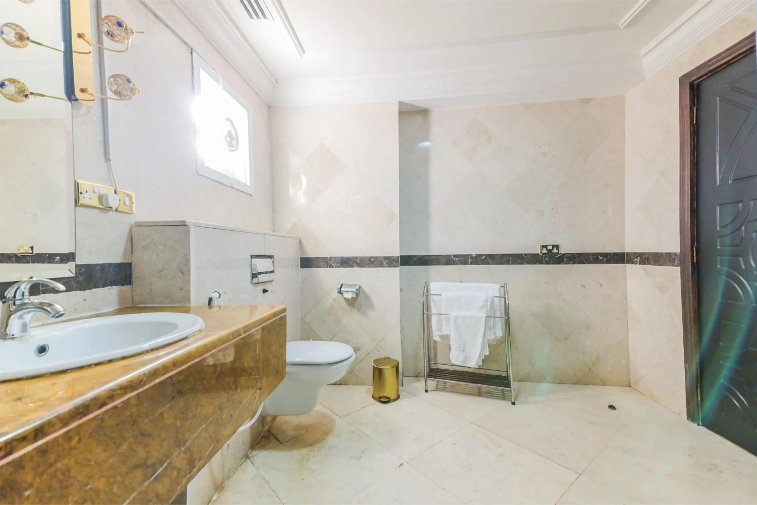 Bathroom in OYO 154 Bait AL Marmar Hotel