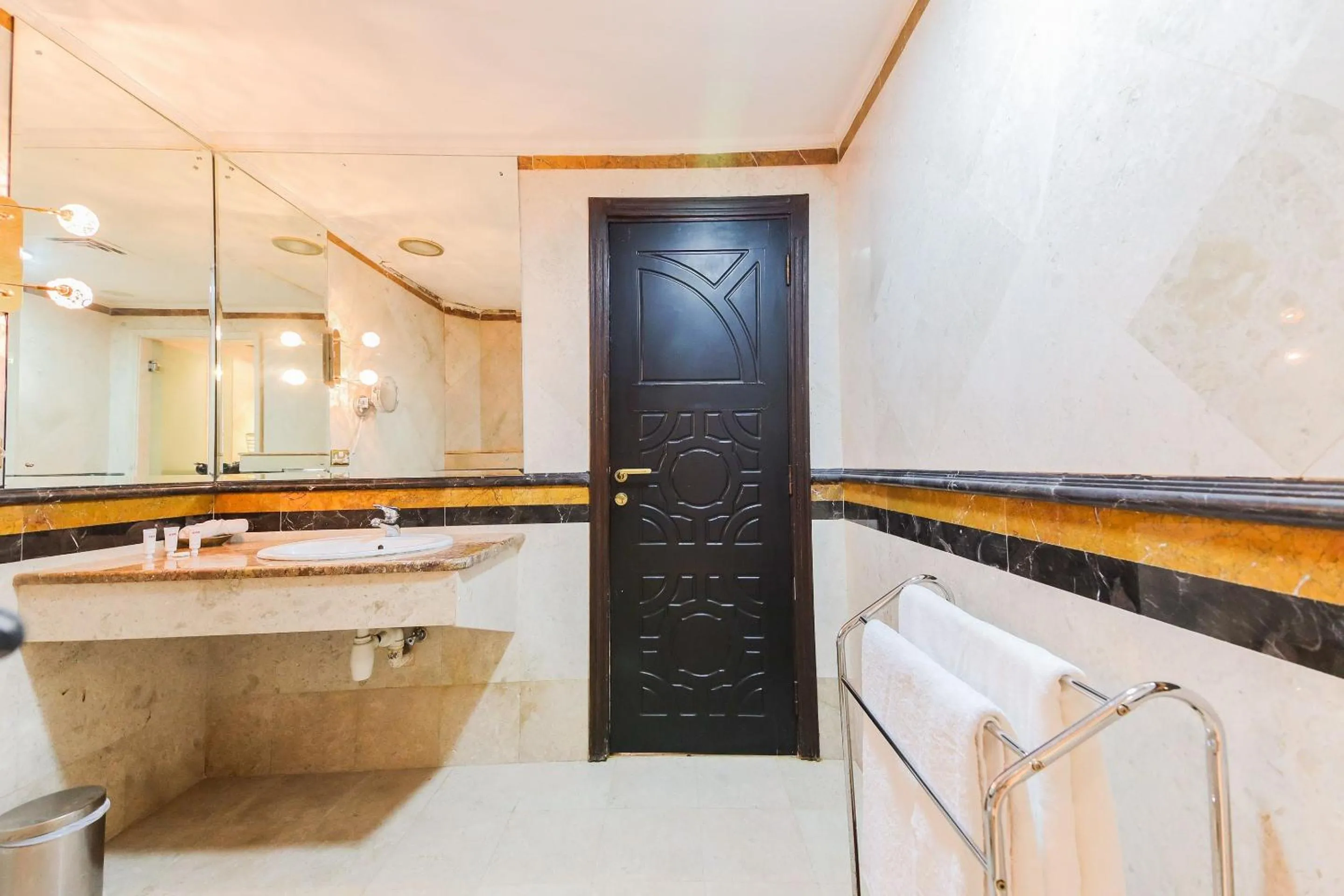 Bathroom in OYO 154 Bait AL Marmar Hotel