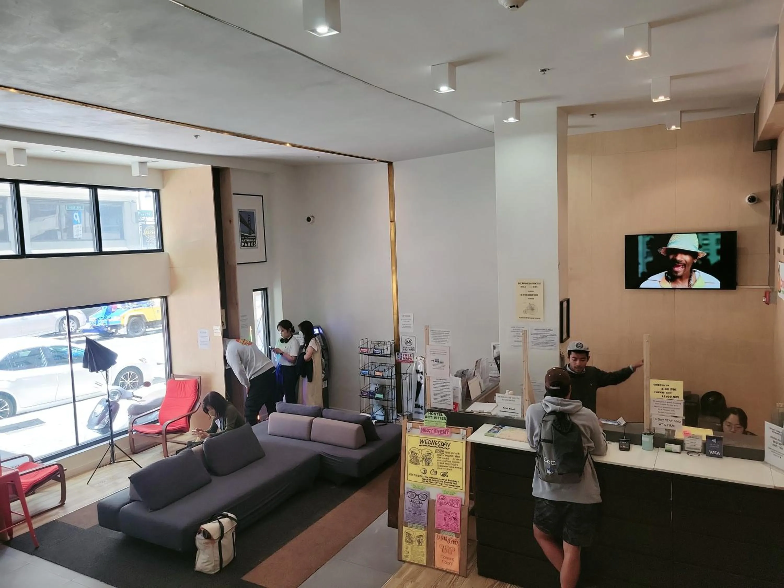 TV and multimedia in Orange Village Hostel