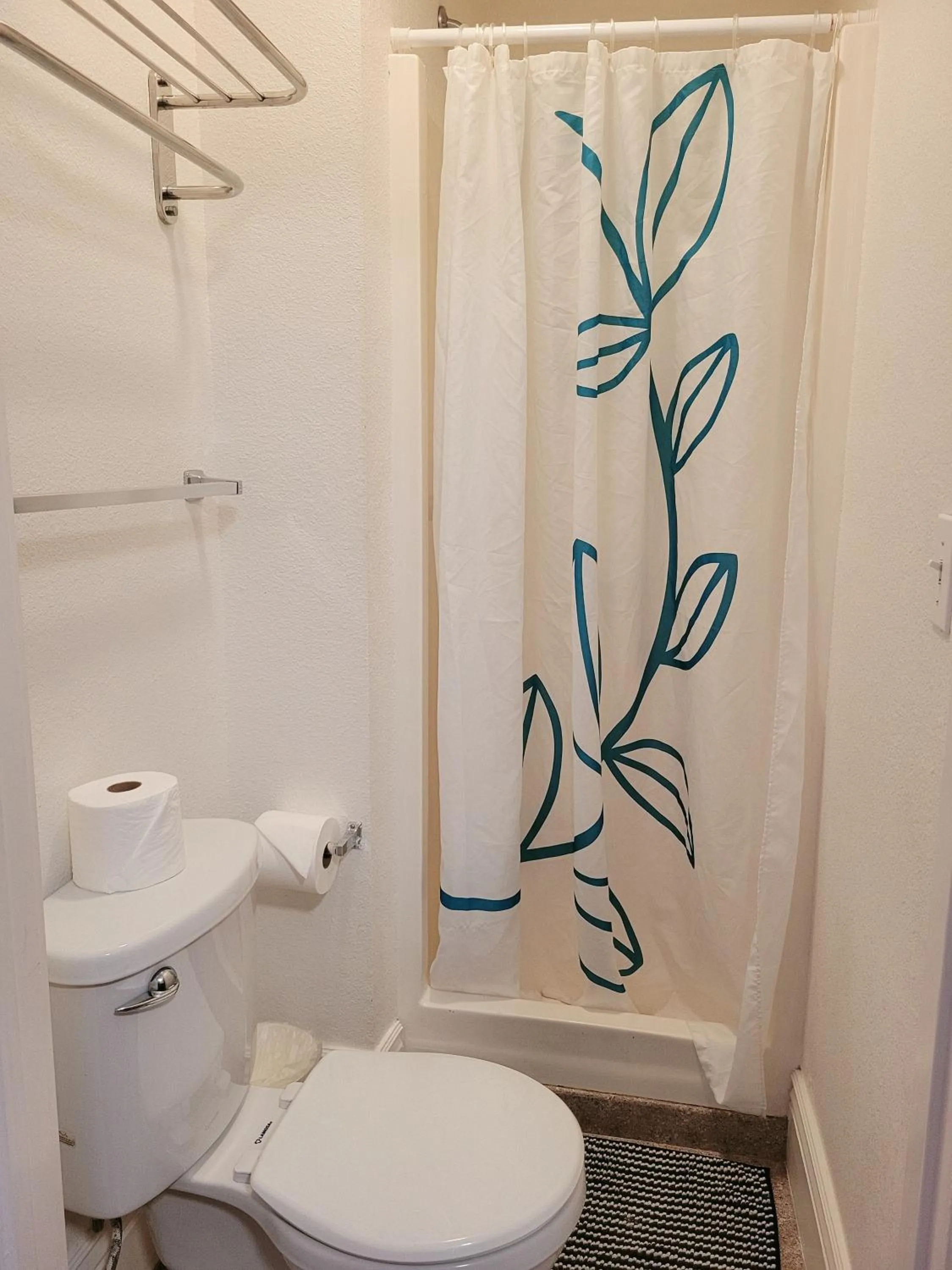 Toilet in Orange Village Hostel