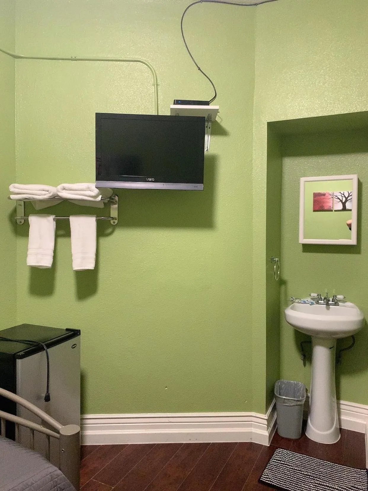 TV and multimedia in Orange Village Hostel