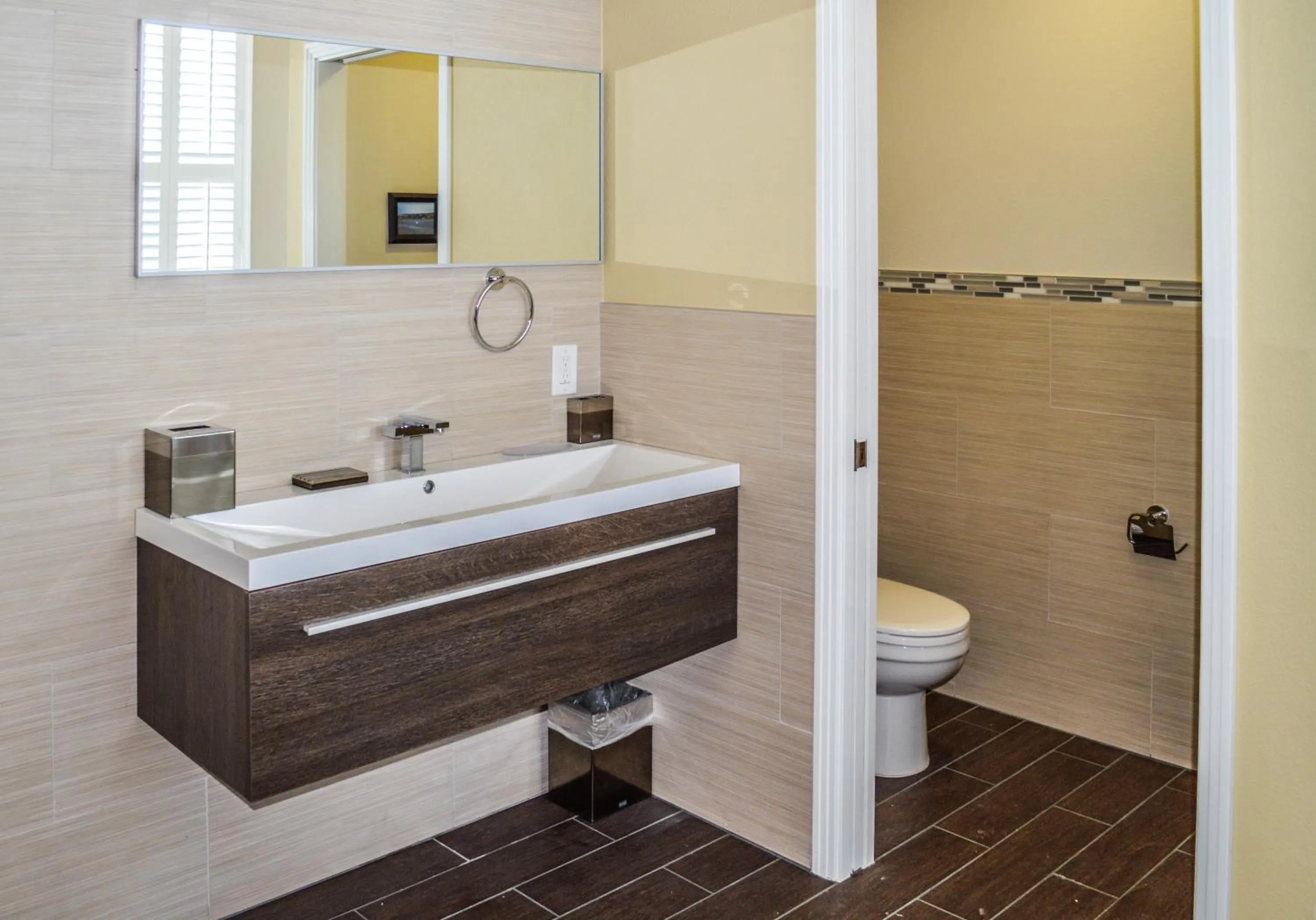 Bathroom in Rio Vista Inn & Suites Santa Cruz