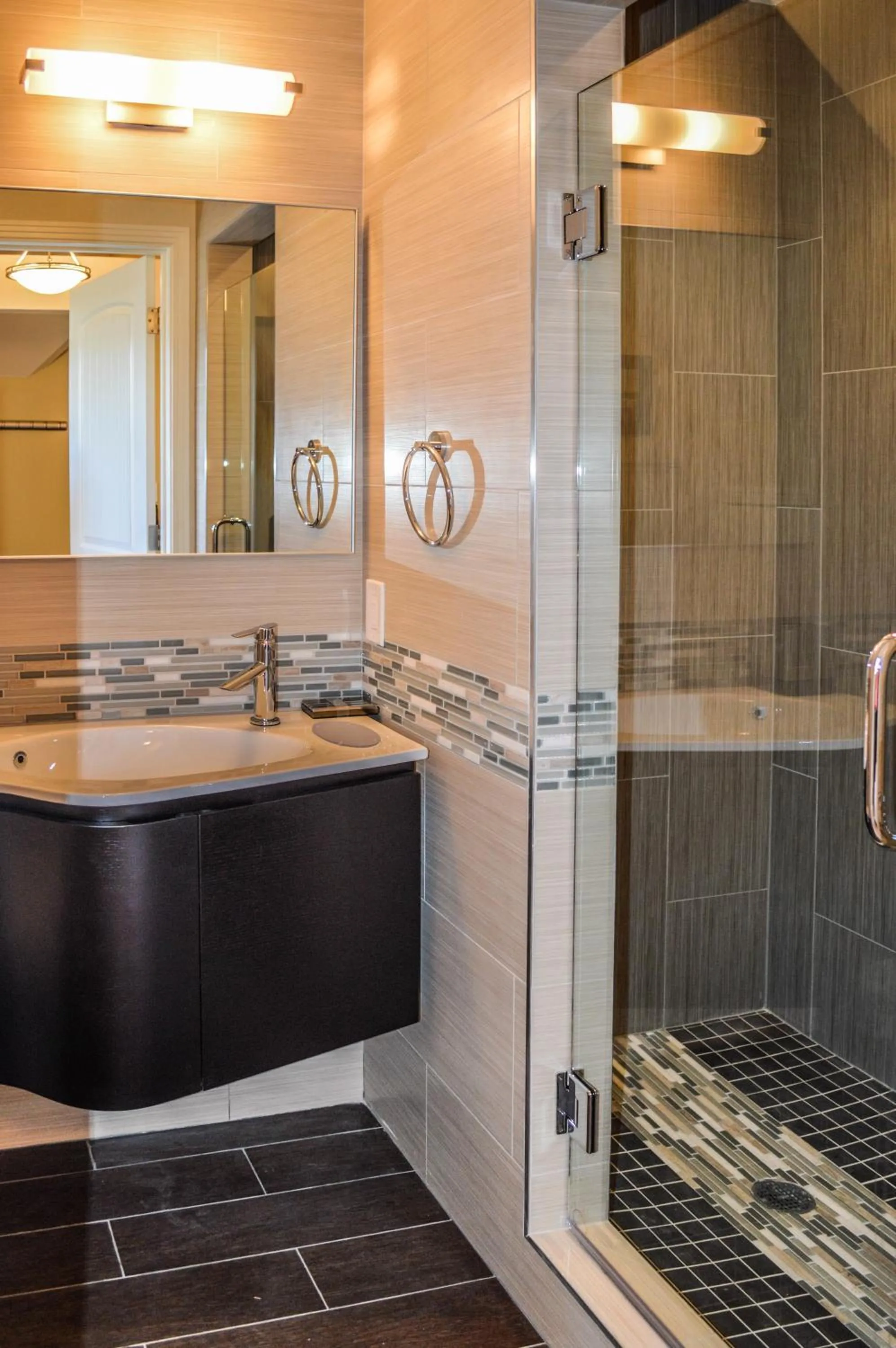 Bathroom in Rio Vista Inn & Suites Santa Cruz