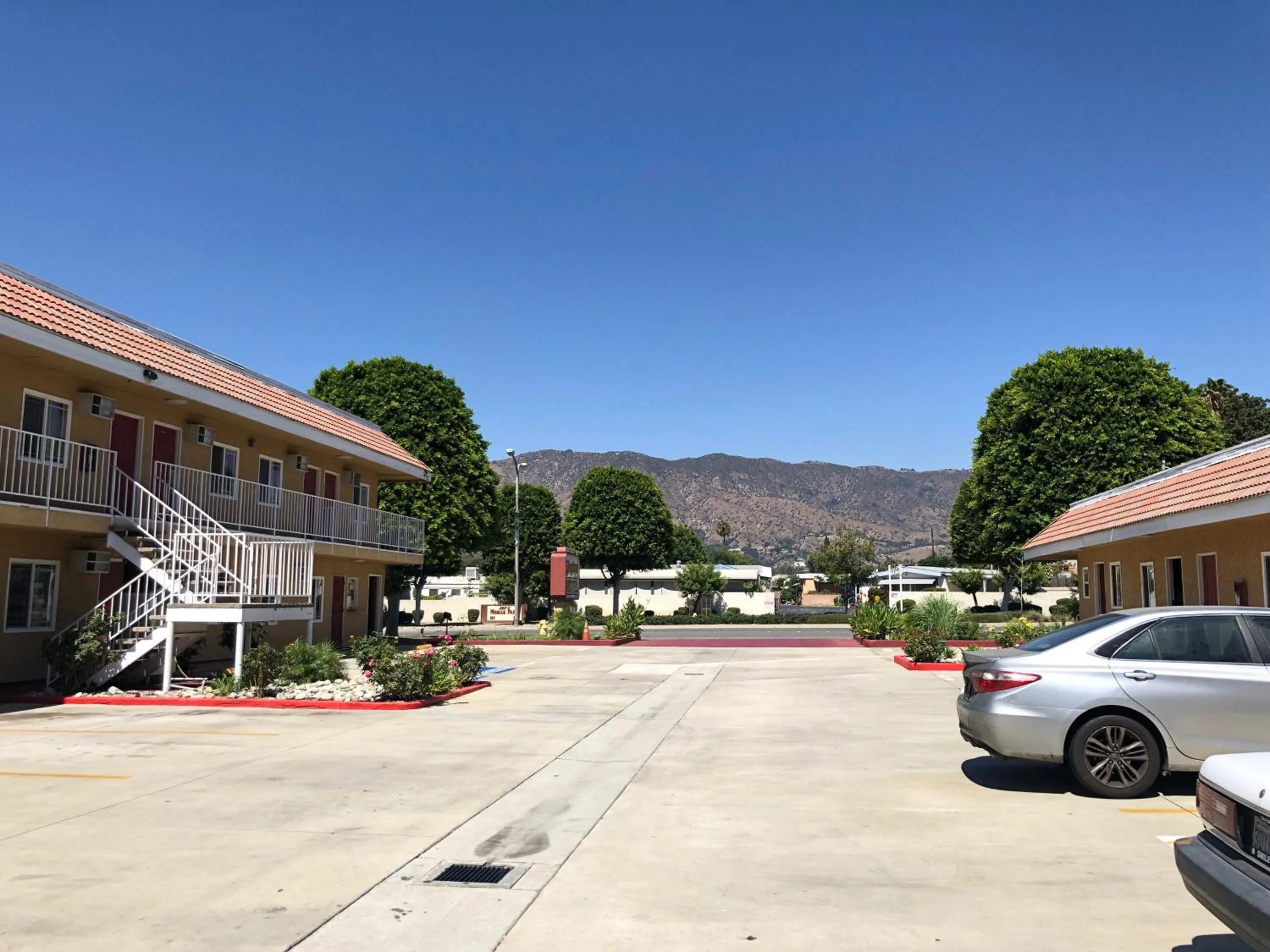 Parking in Glendora Motel