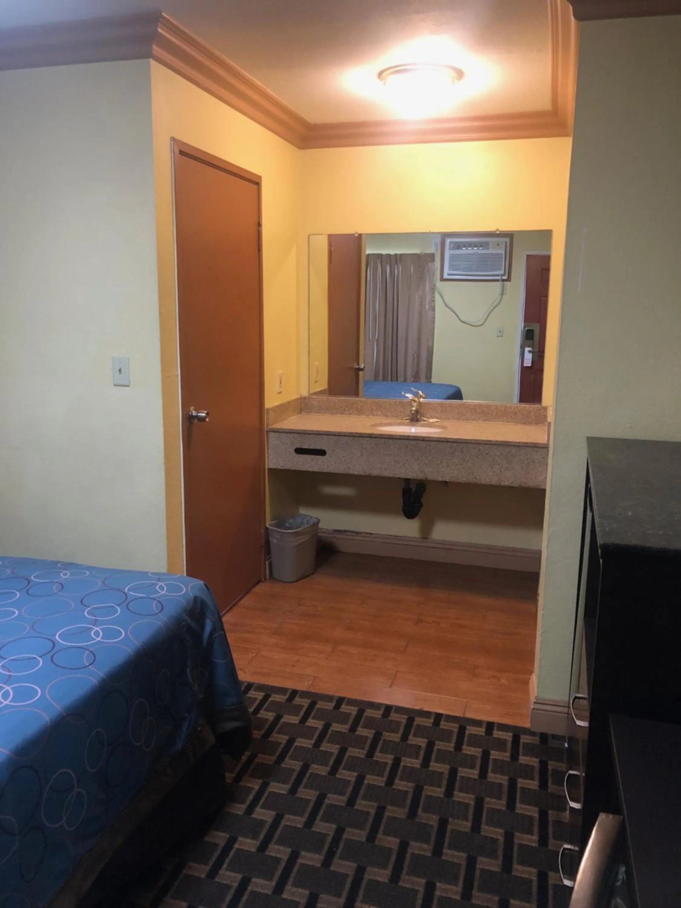 Bed in Glendora Motel