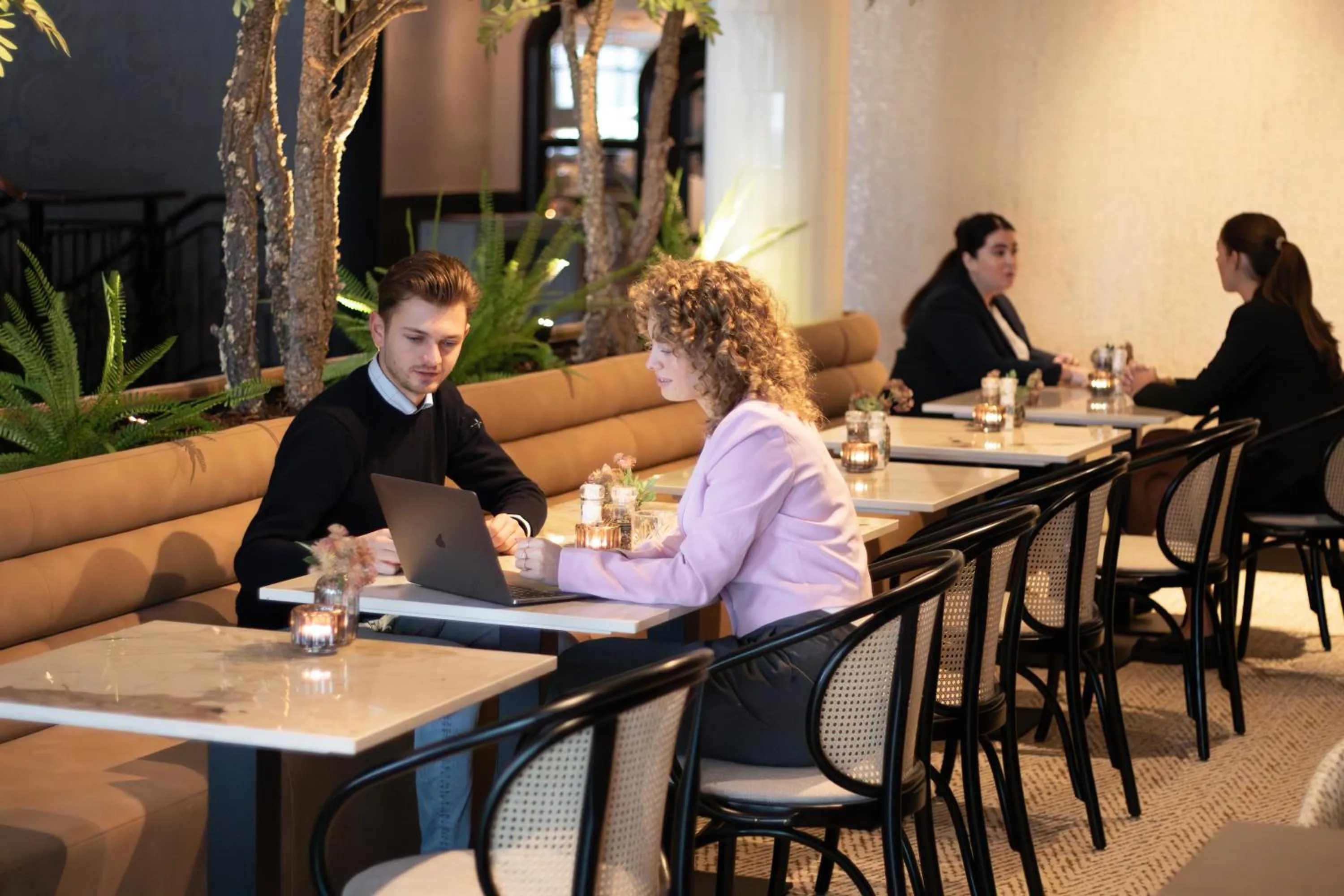 Lounge or bar in Van der Valk Hotel Vianen - Utrecht