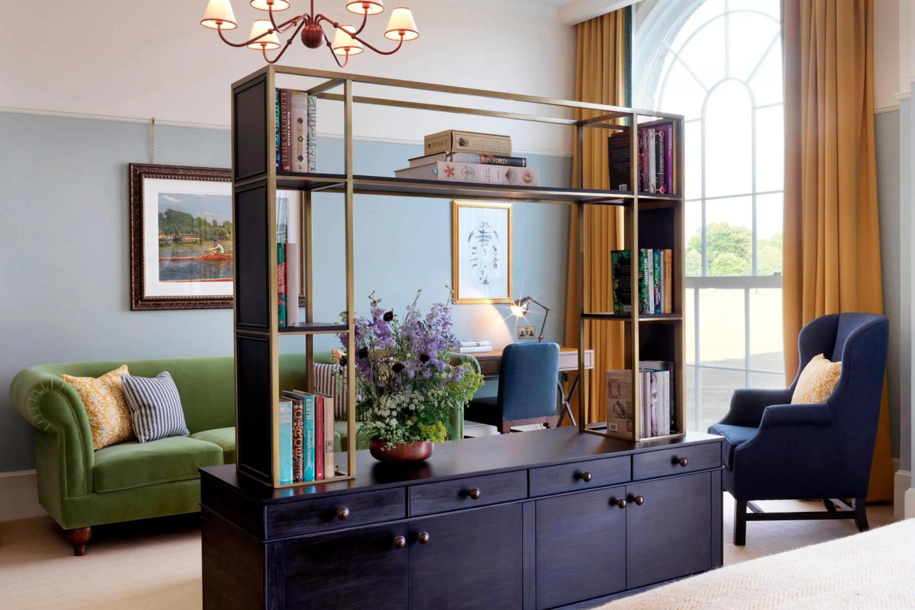 Living room in University Arms, Autograph Collection