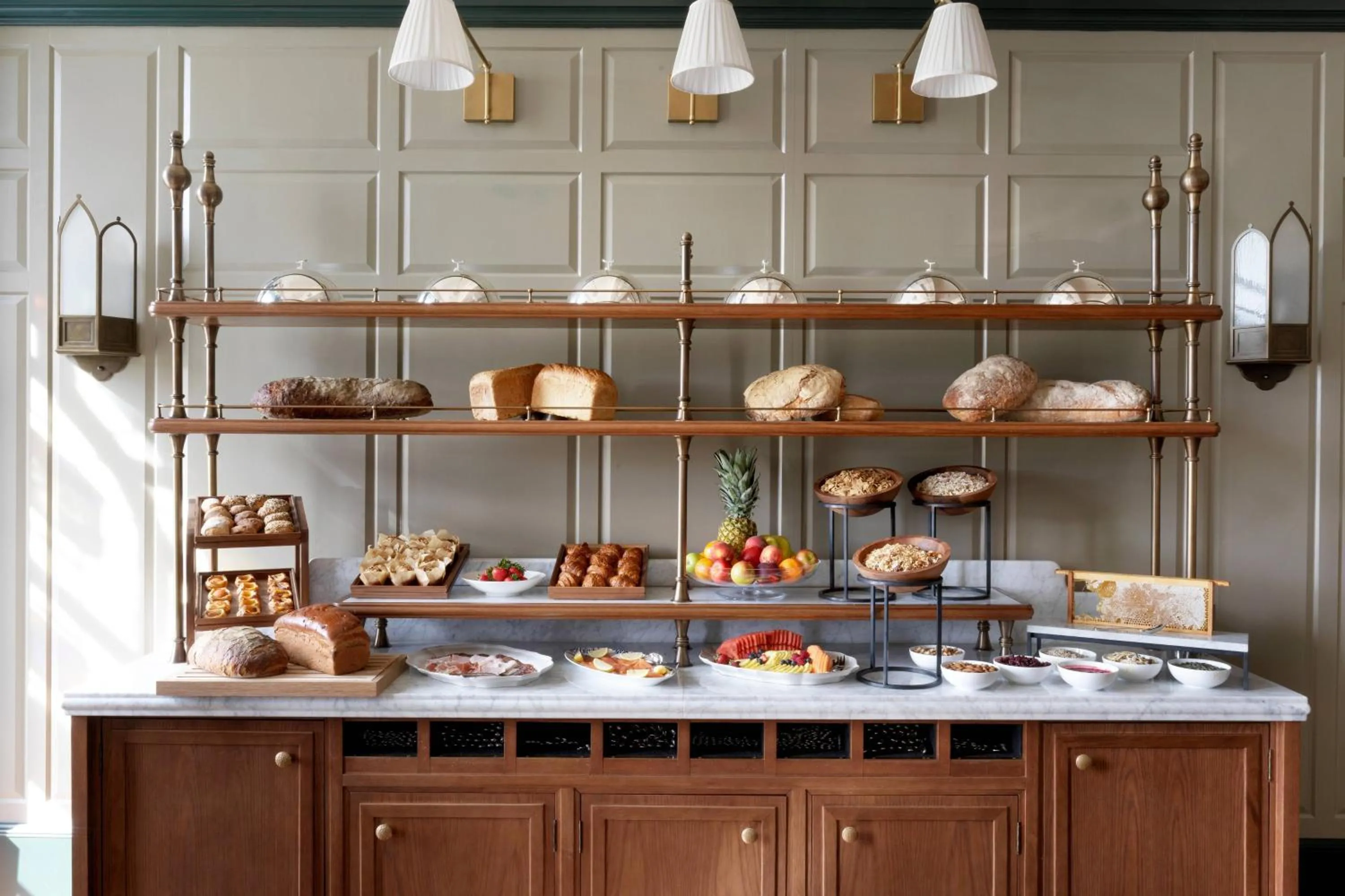 Breakfast in University Arms, Autograph Collection