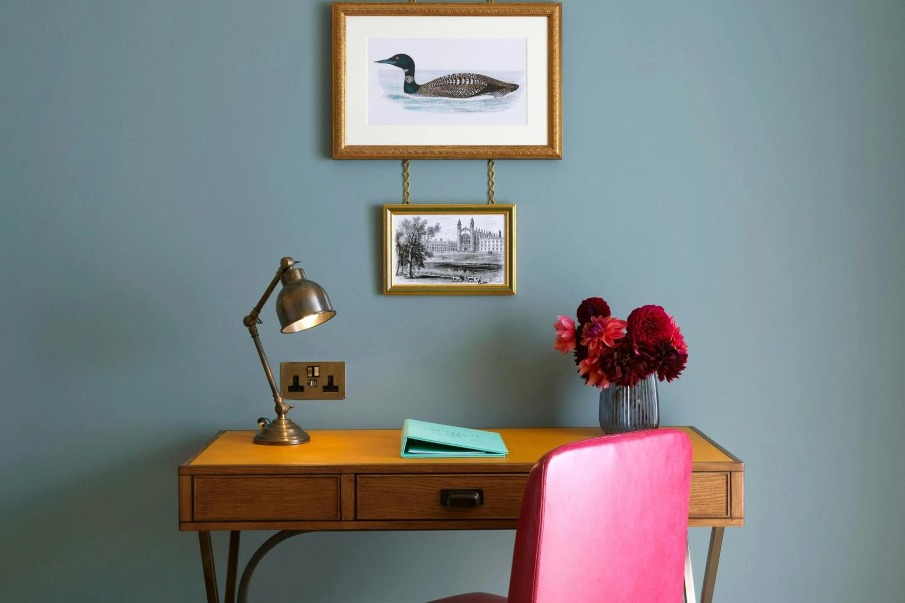 Photo of the whole room in University Arms, Autograph Collection