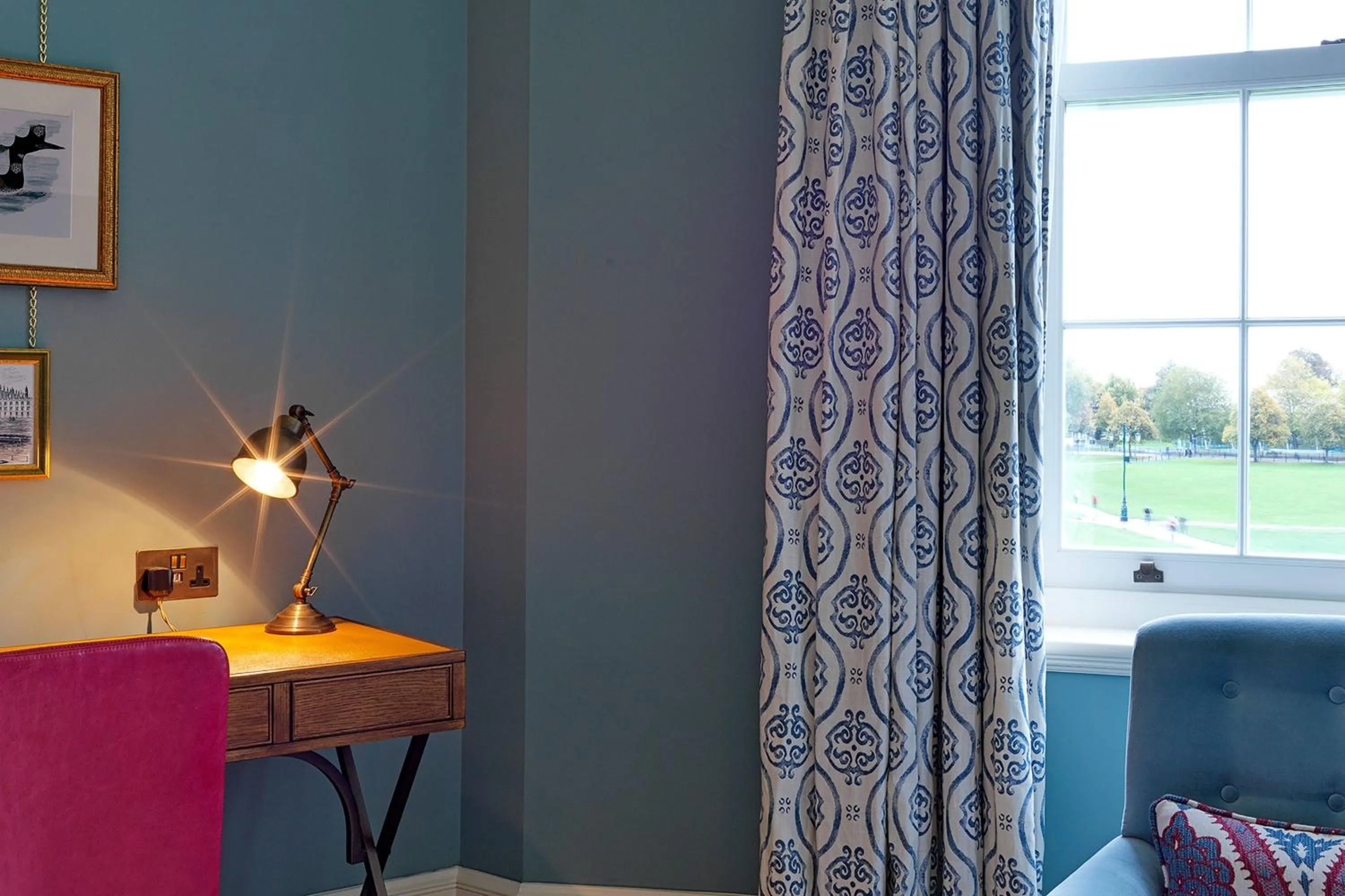 Photo of the whole room in University Arms, Autograph Collection