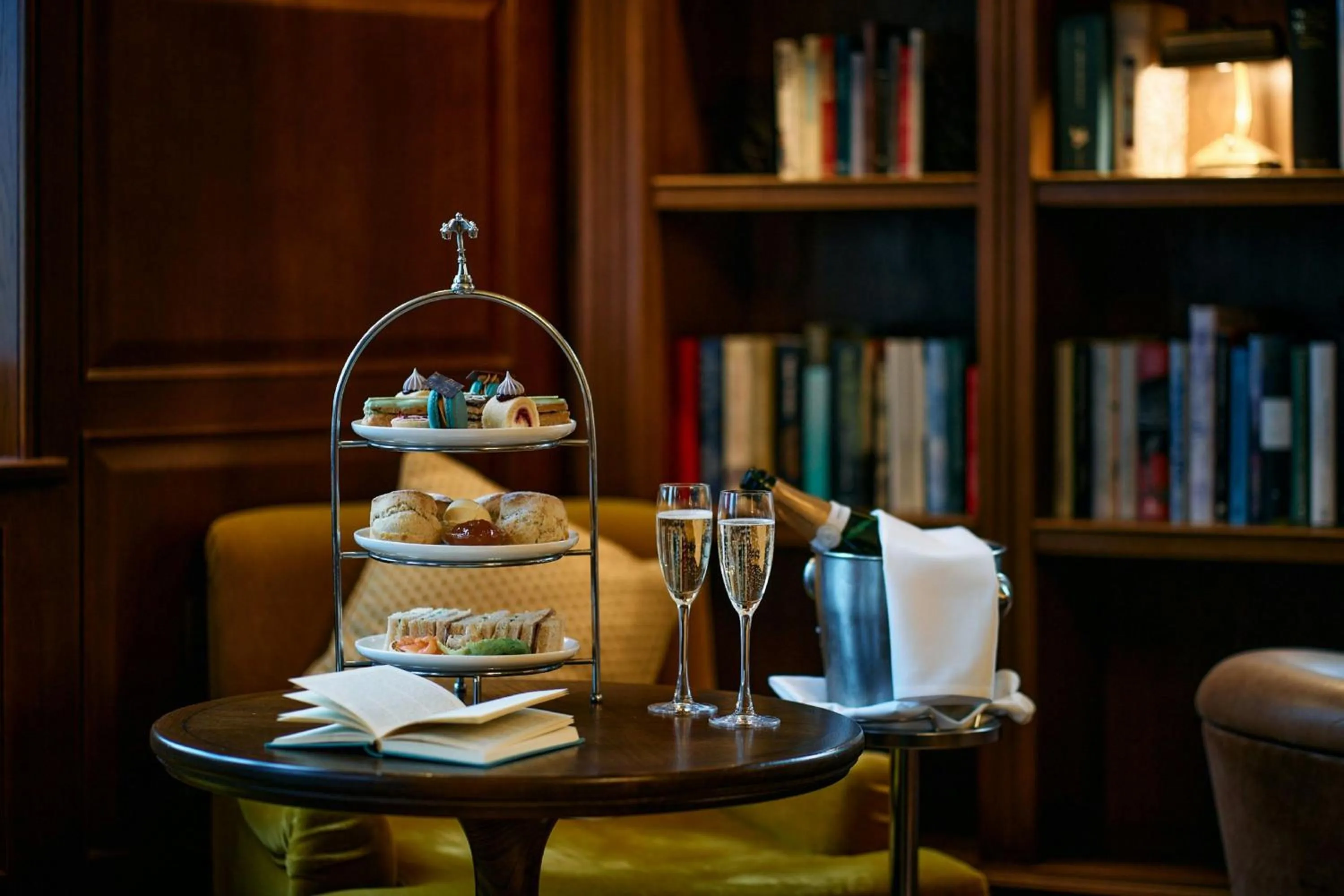 Restaurant/places to eat in University Arms, Autograph Collection