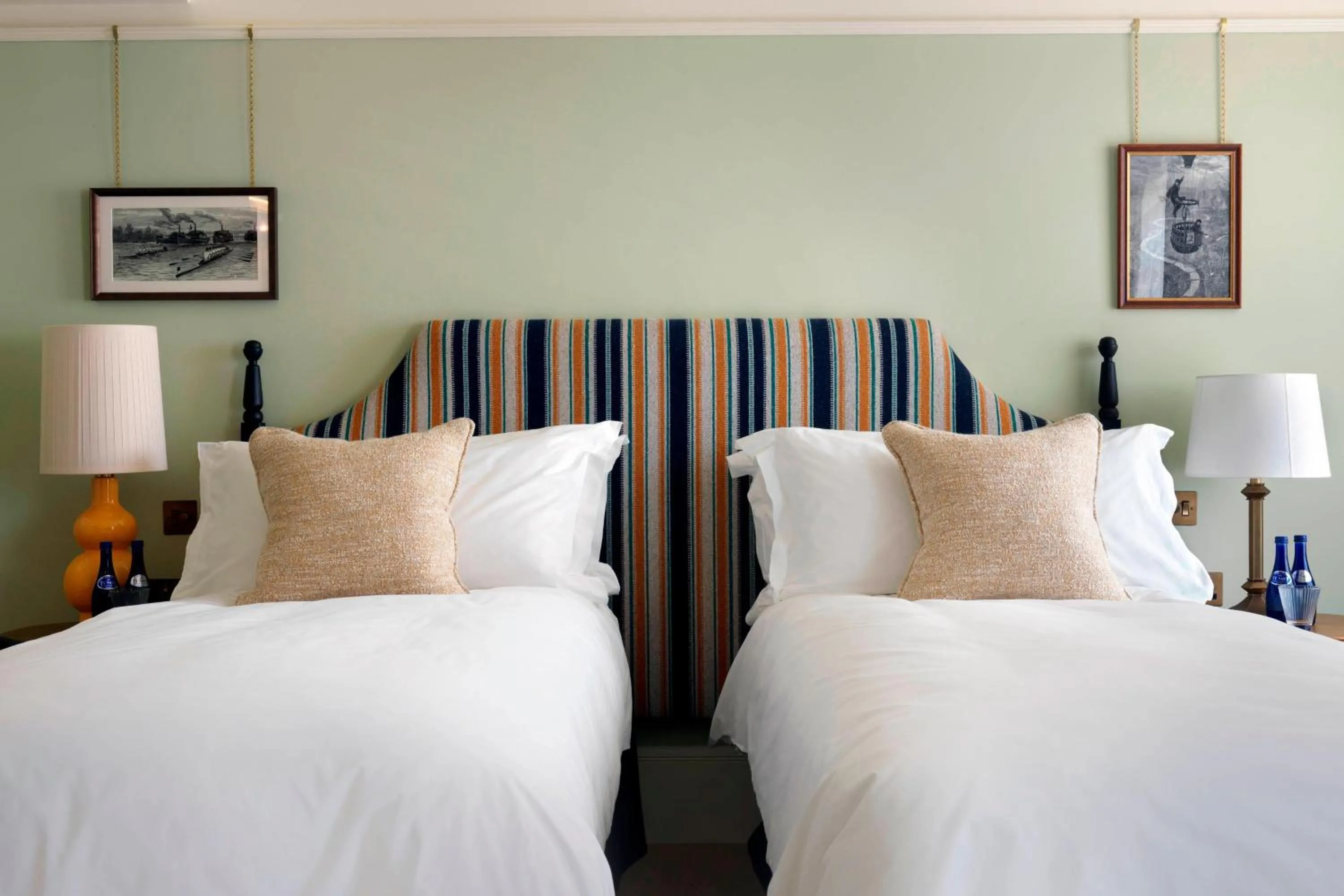 Photo of the whole room, Bed in University Arms, Autograph Collection